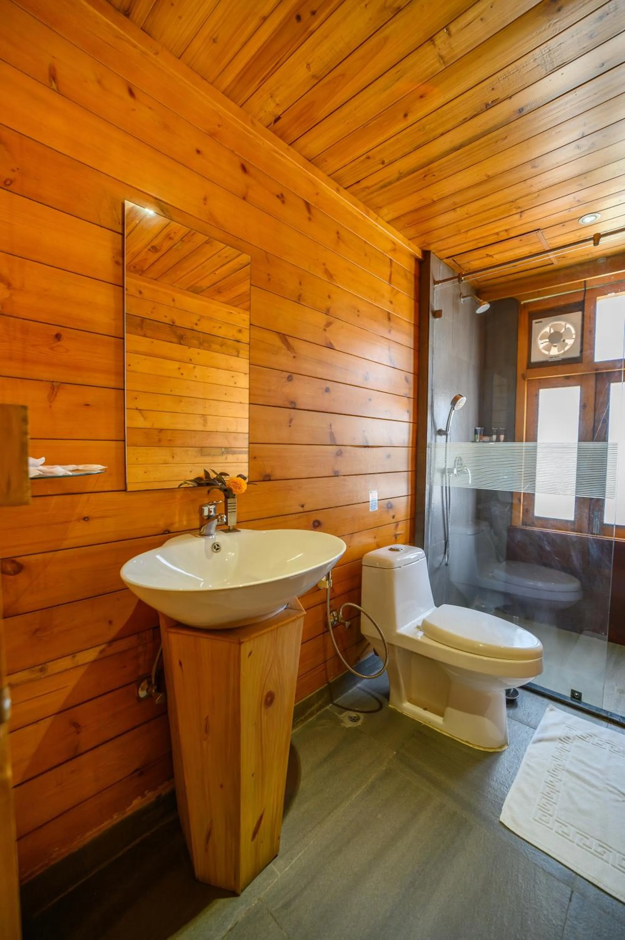 Bathroom in Sinclairs Retreat Kalimpong