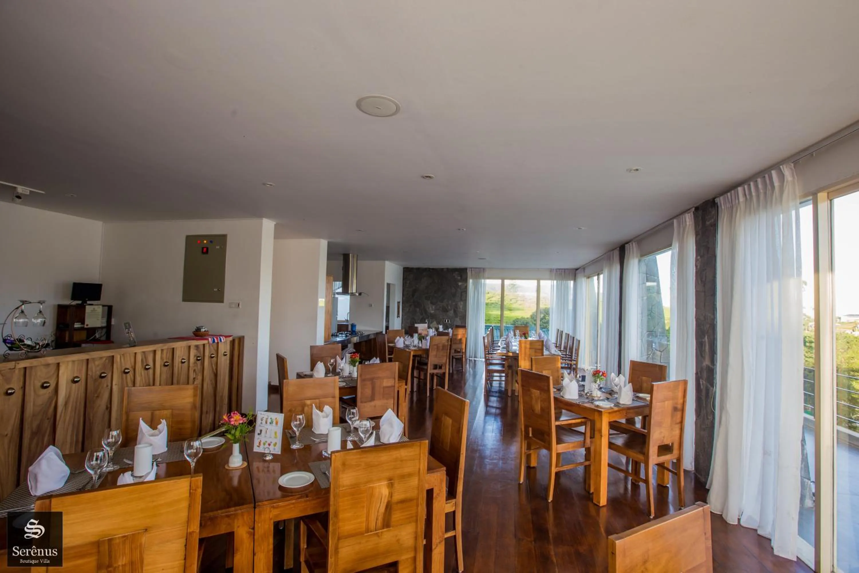 Restaurant/places to eat in Serenus Boutique Villa
