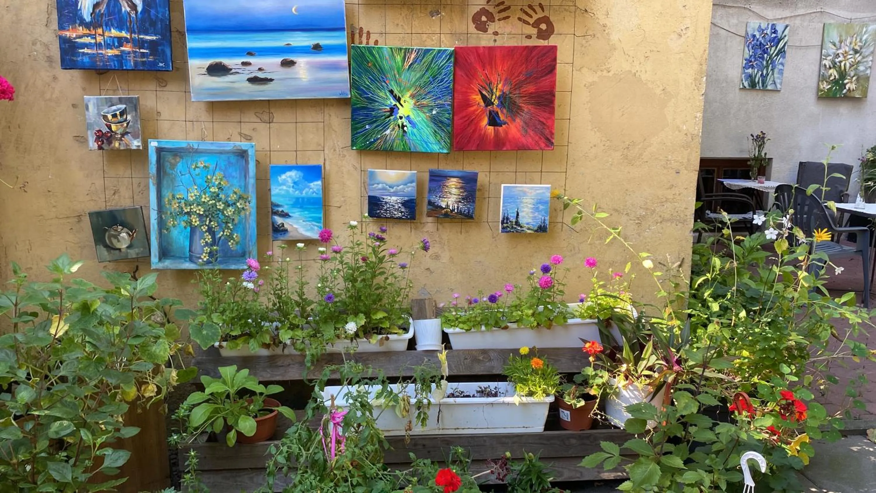 Inner courtyard view in Art Inn Space