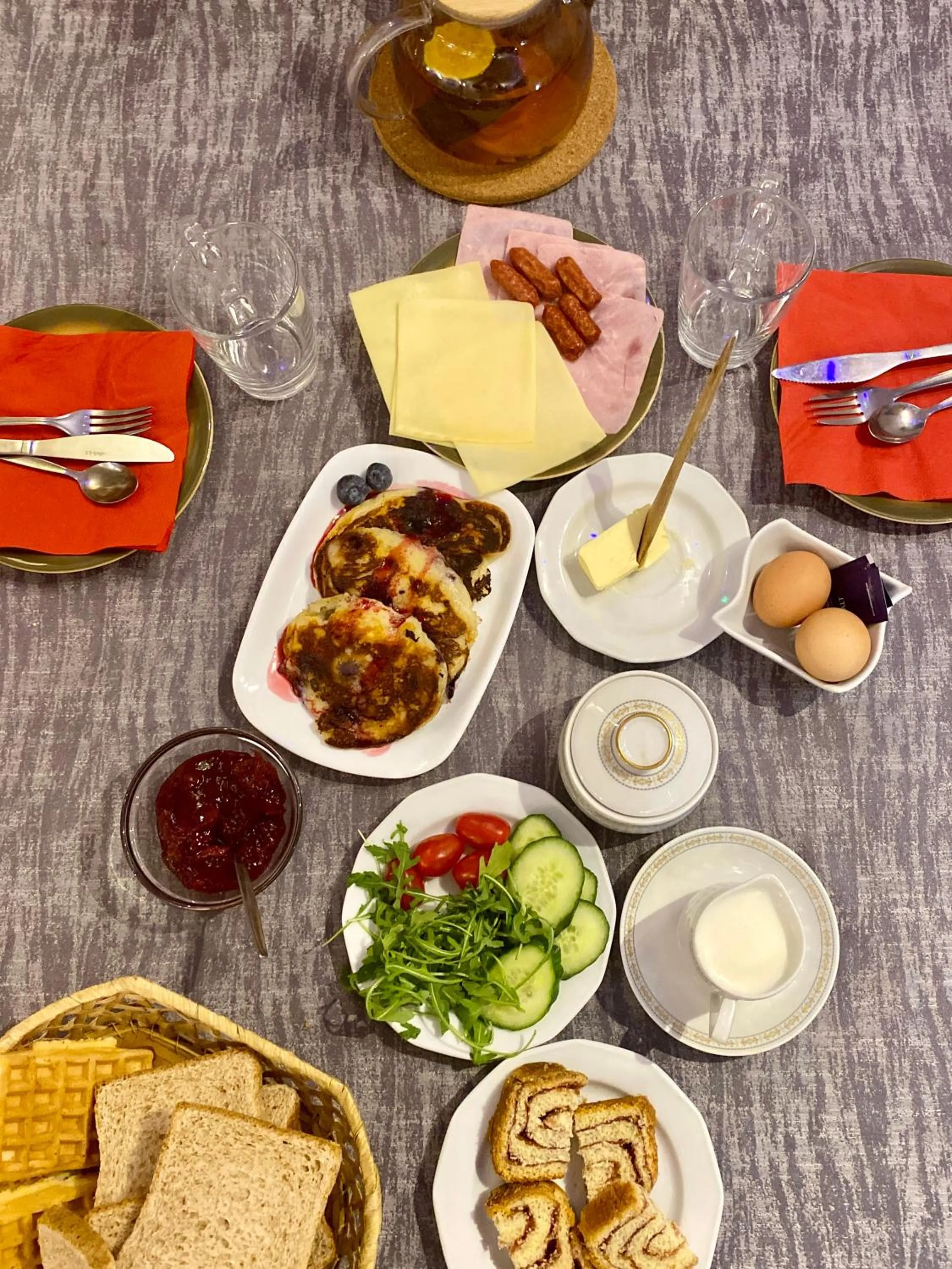 Breakfast in Art Inn Space