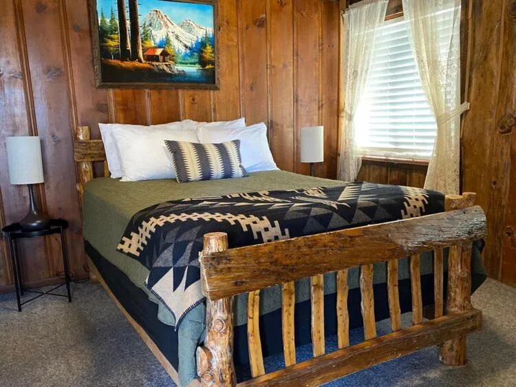 Bed in oak knoll lodge