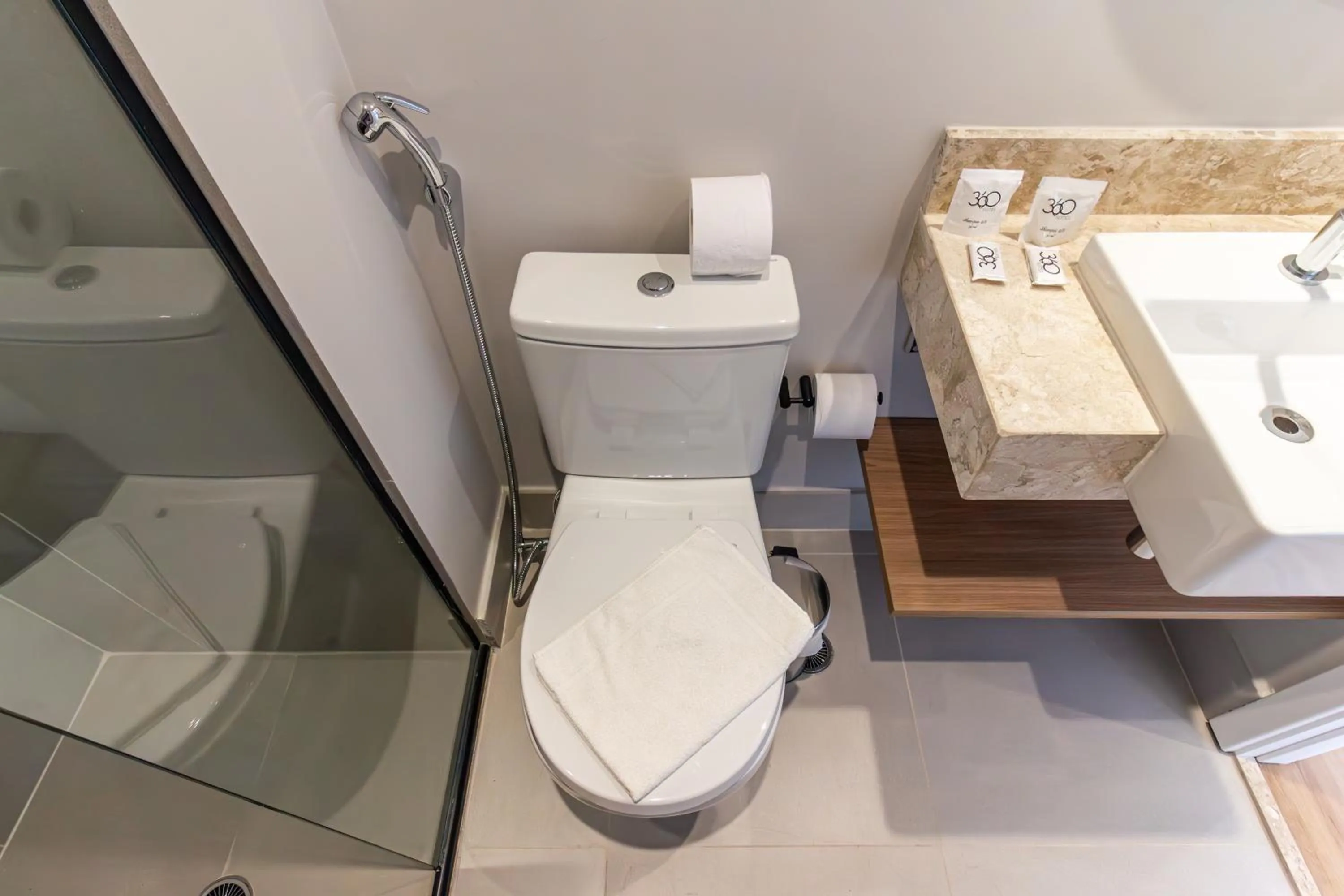 Shower in 360 Paraíso