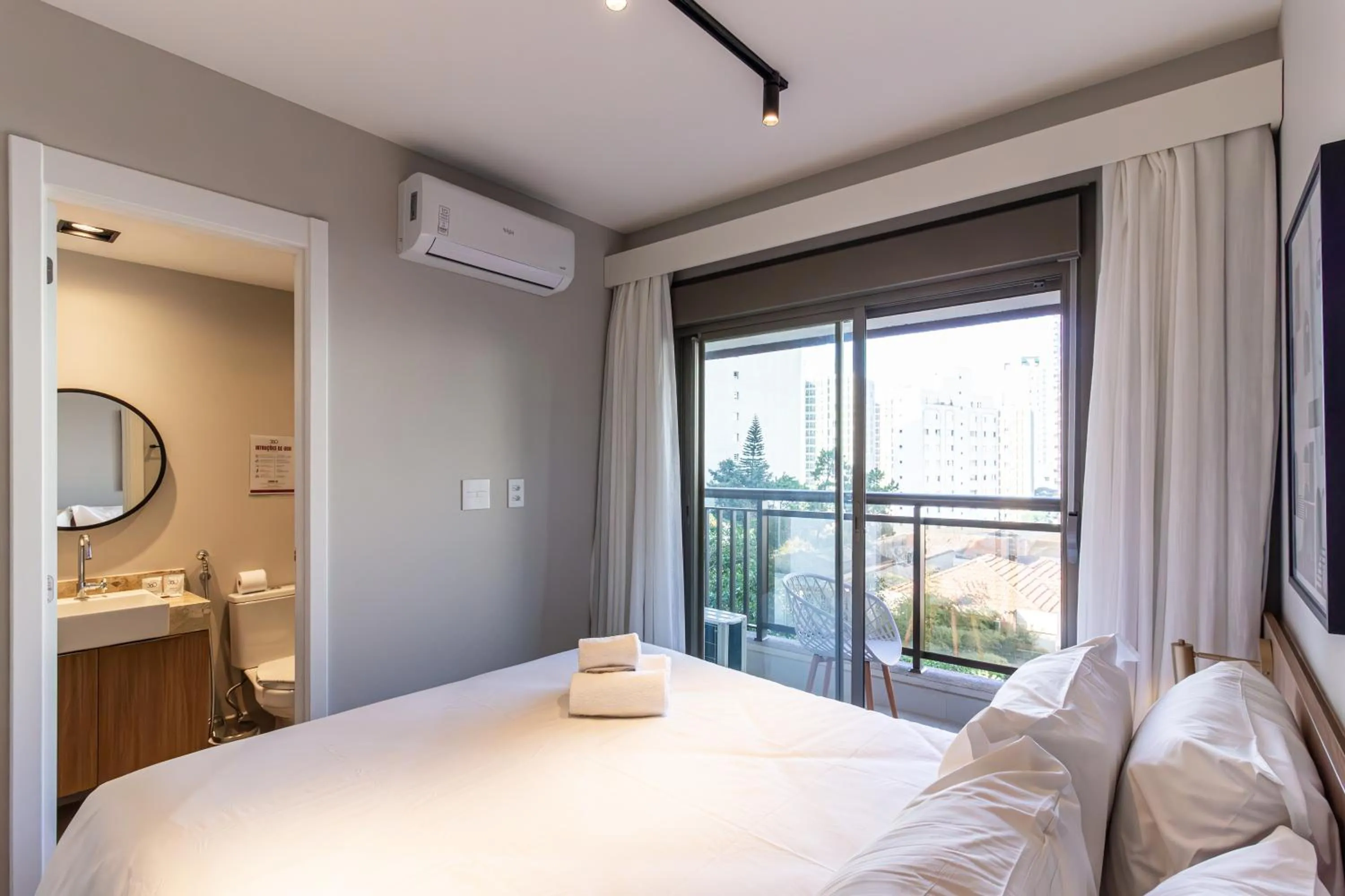 Public Bath, Bed in 360 Paraíso