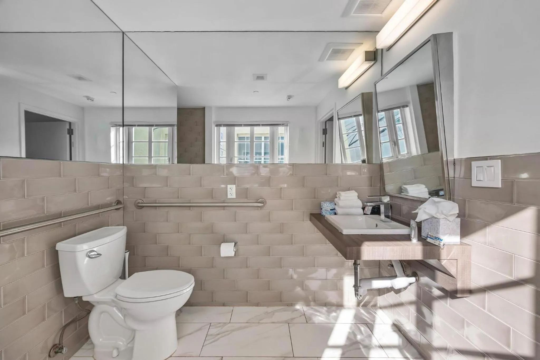 Toilet in Luxuri Suites