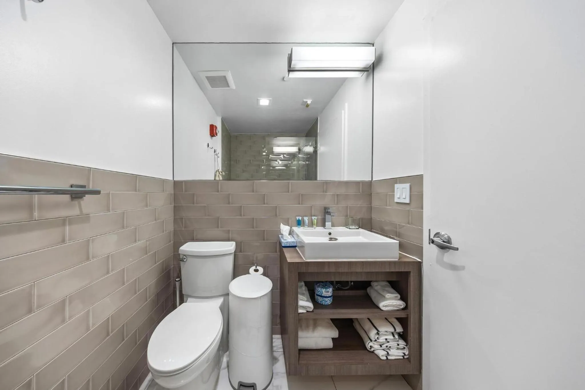 Toilet in Luxuri Suites