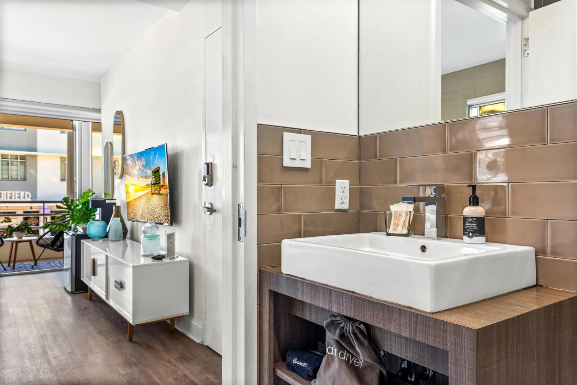Bathroom in Luxuri Suites