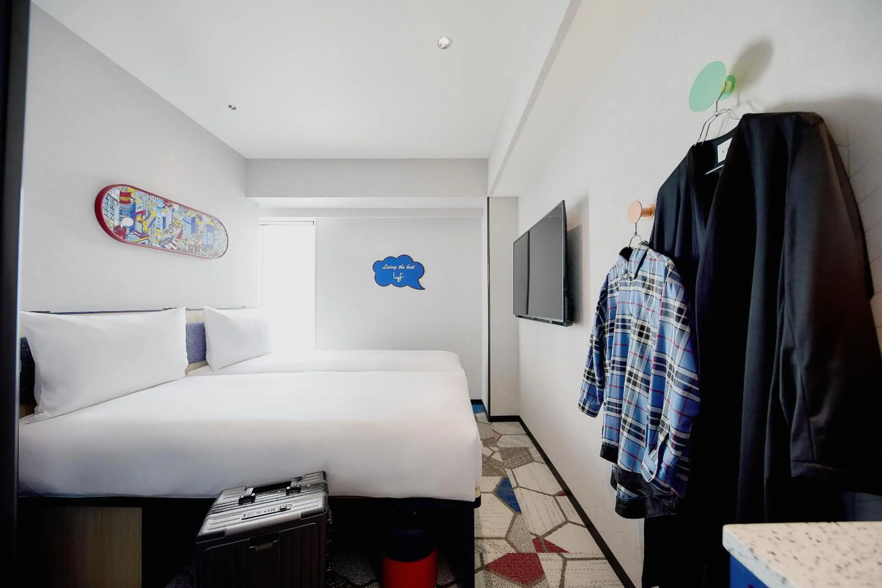 Side by Side (Studio Twin) in lyf Shibuya Tokyo Side by Side (Studio Twin) in lyf Shibuya Tokyo