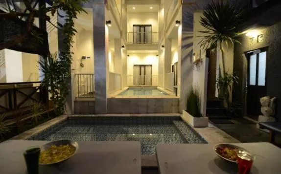 Swimming pool in The Bali Rama City Hotel