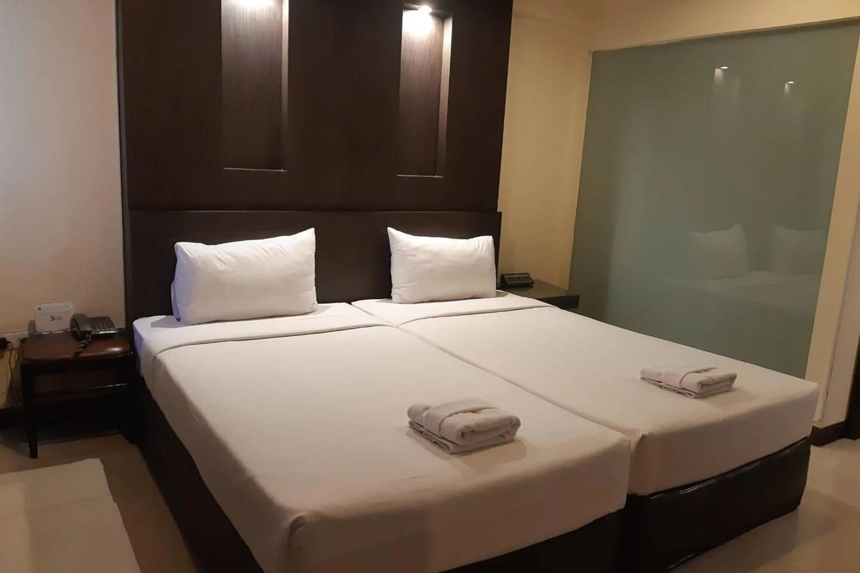 Deluxe Twin Room in Suncity Hotel Pattaya