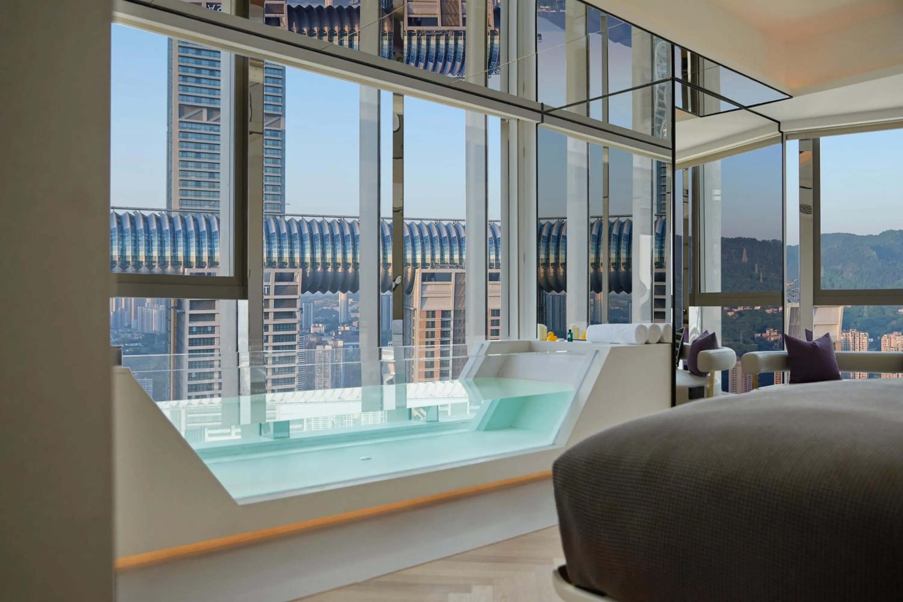 Bath, Bed in ISEYA Panoramic Hotel Chongqing Jiefangbei Raffles Plaza