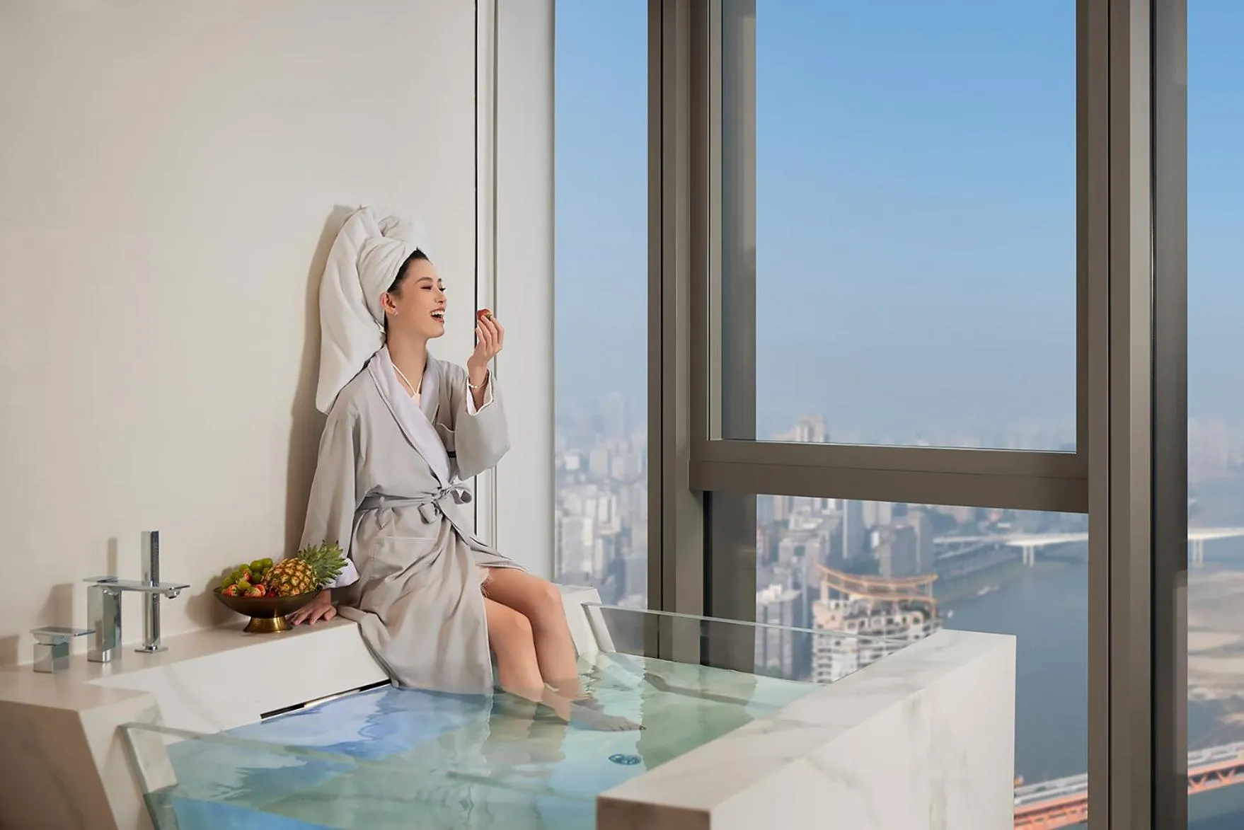 Bath in ISEYA Panoramic Hotel Chongqing Jiefangbei Raffles Plaza