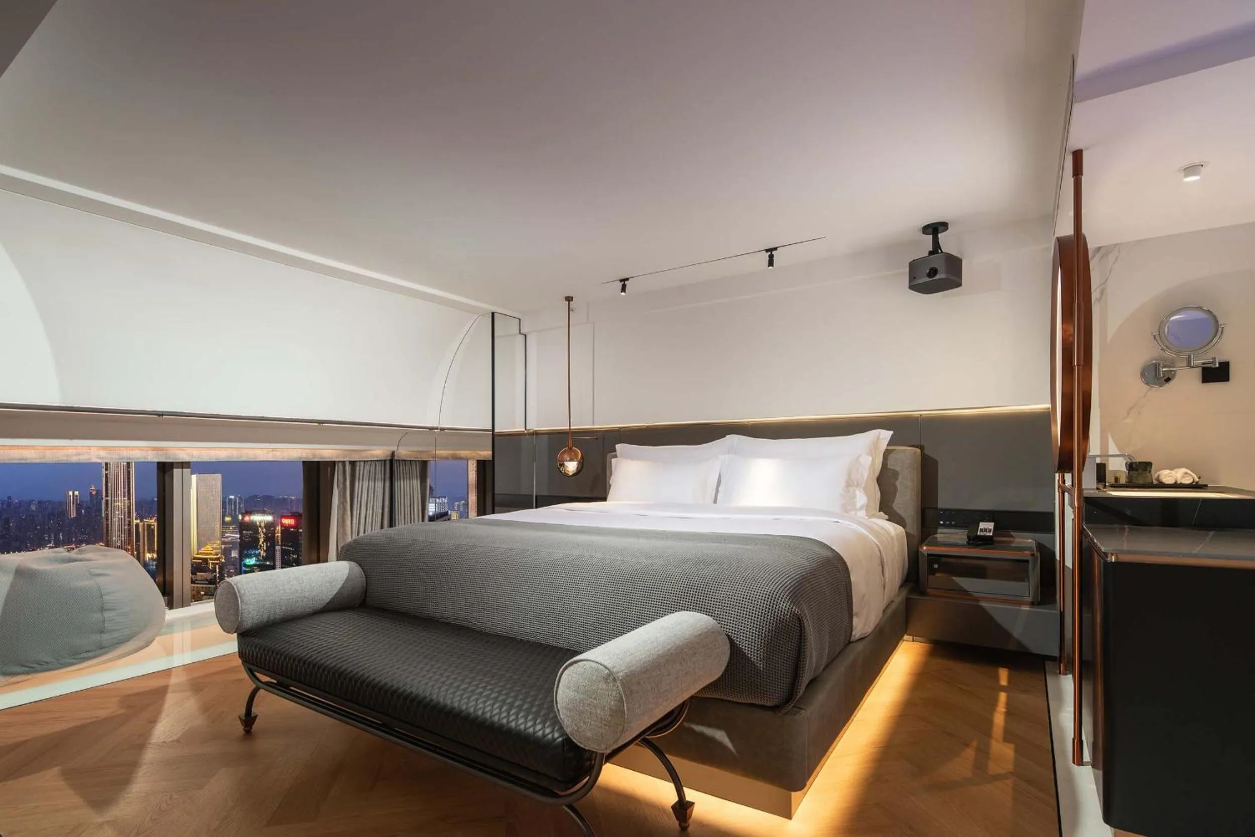 Bed in ISEYA Panoramic Hotel Chongqing Jiefangbei Raffles Plaza