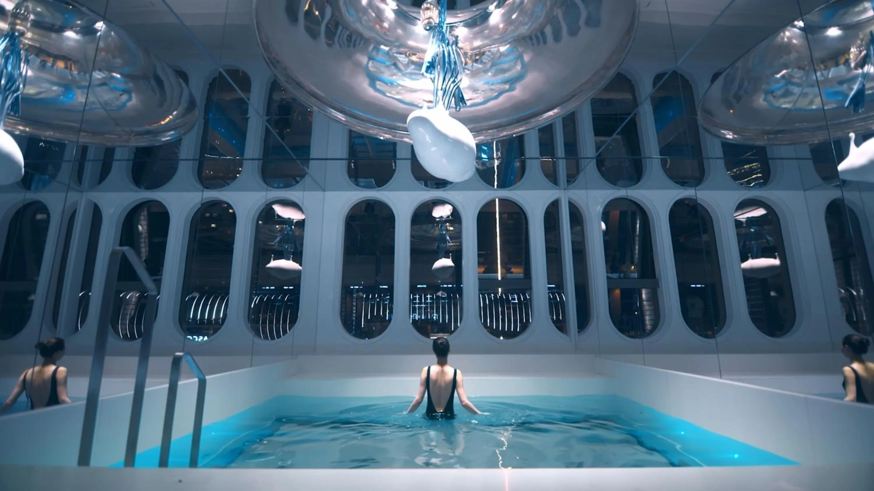 Swimming pool in ISEYA Panoramic Hotel Chongqing Jiefangbei Raffles Plaza