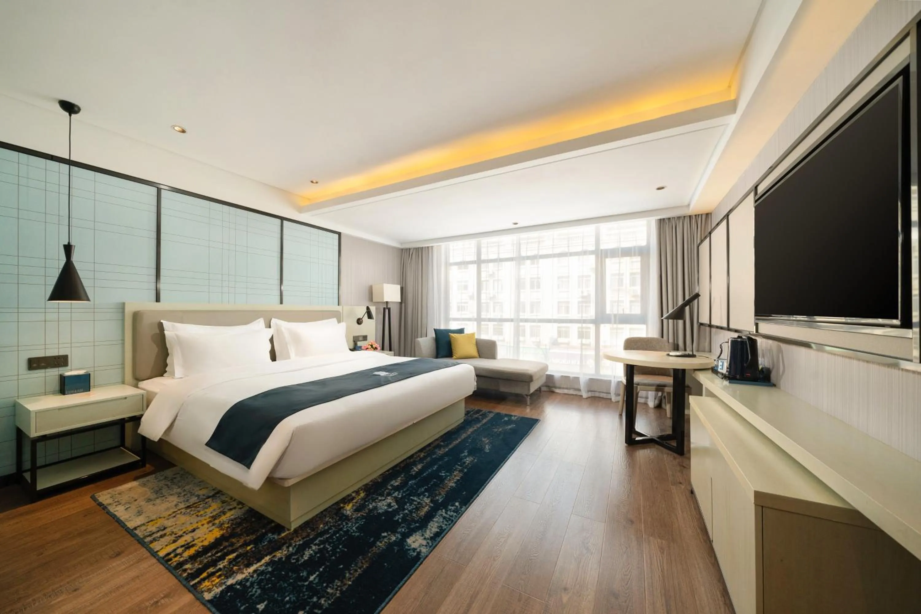 Photo of the whole room, Bed in Echarm Hotel Wuzhou Canghai Lake High Speed Railway Station