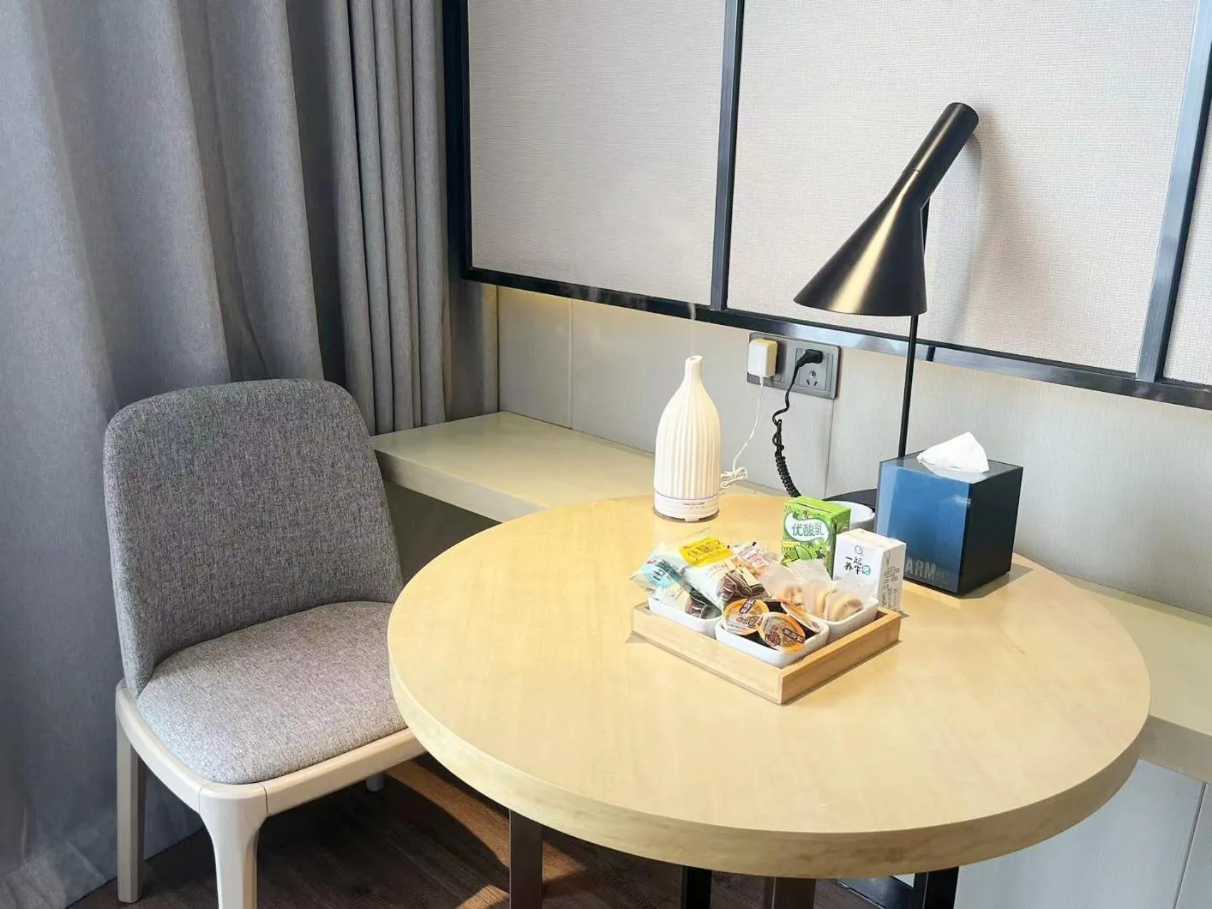 Seating area in Echarm Hotel Wuzhou Canghai Lake High Speed Railway Station