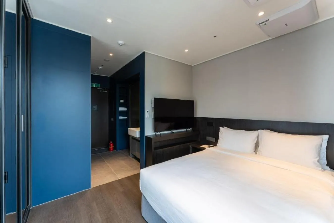 Bedroom, Bed in Homes Stay Myeongdong
