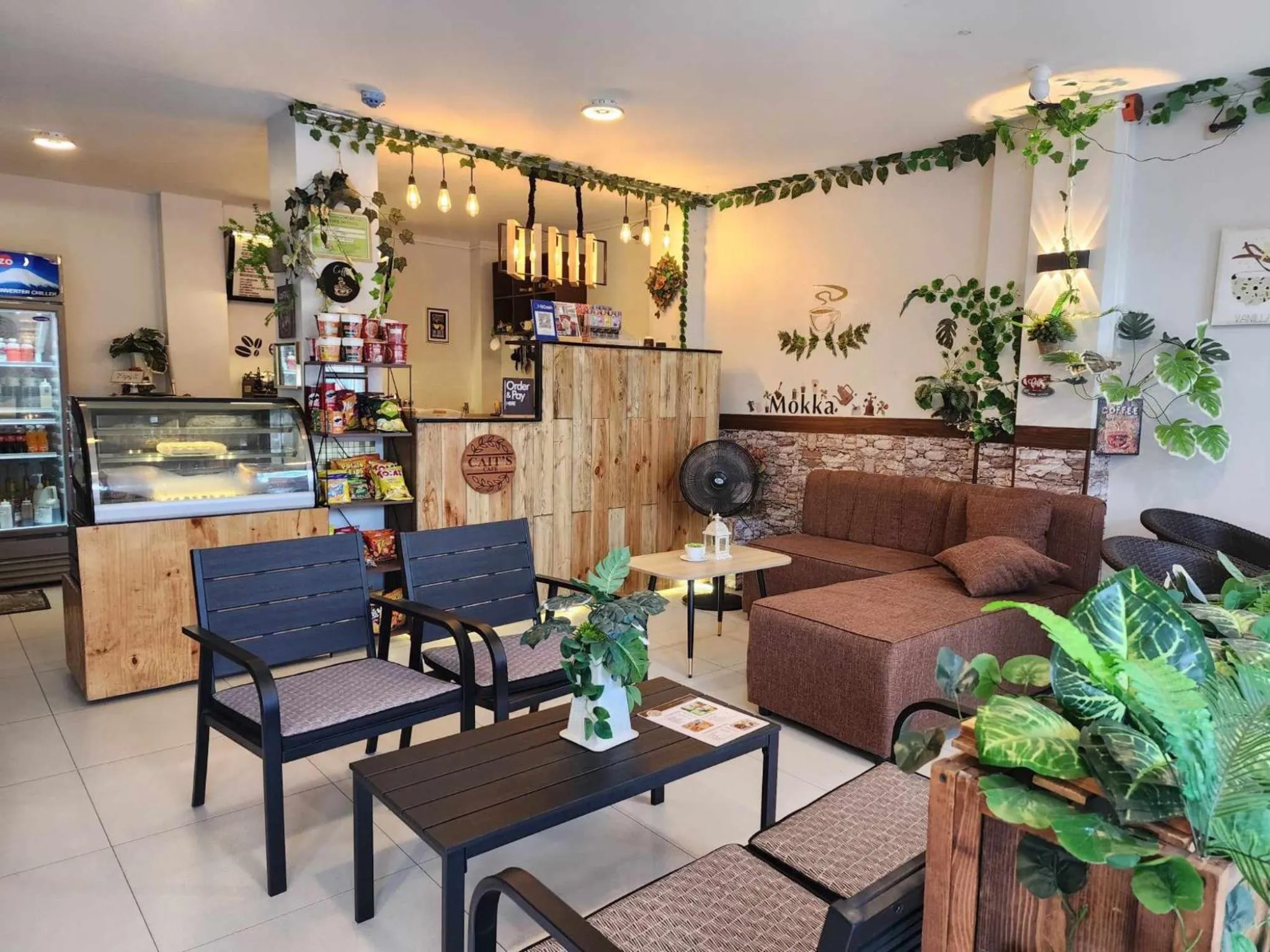 Restaurant/places to eat in Ralik Hostel