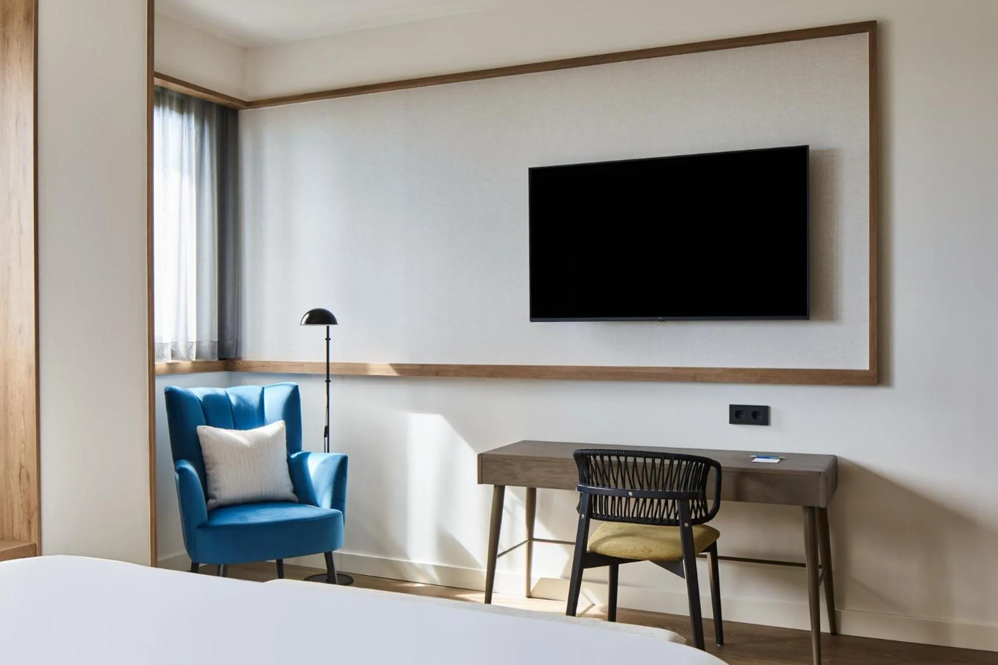 TV and multimedia, Bed in Four Points by Sheraton Barcelona Airport