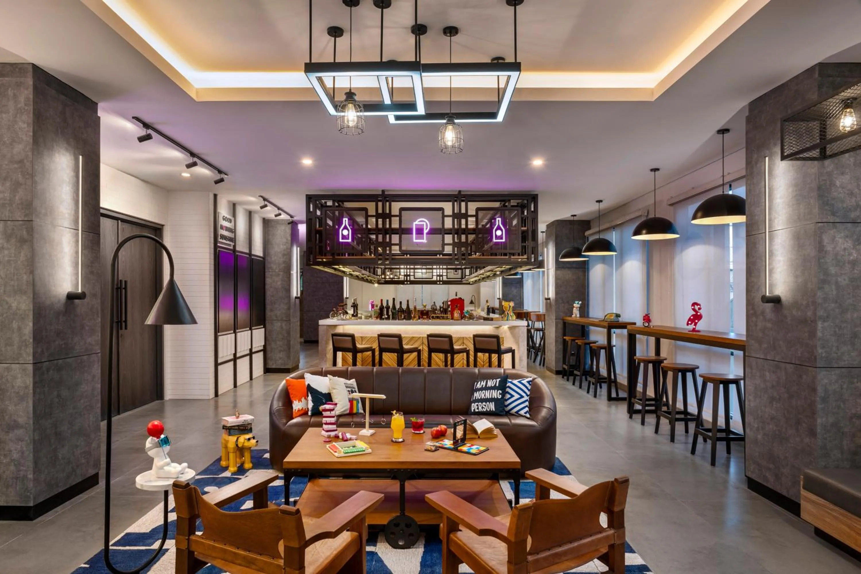 Restaurant/places to eat in Moxy Solo