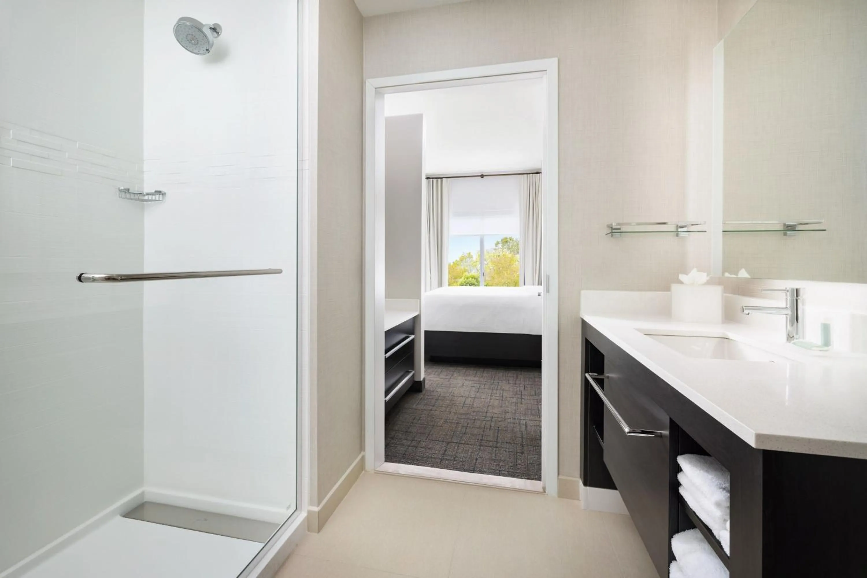 Bathroom, Bed in Residence Inn by Marriott King of Prussia