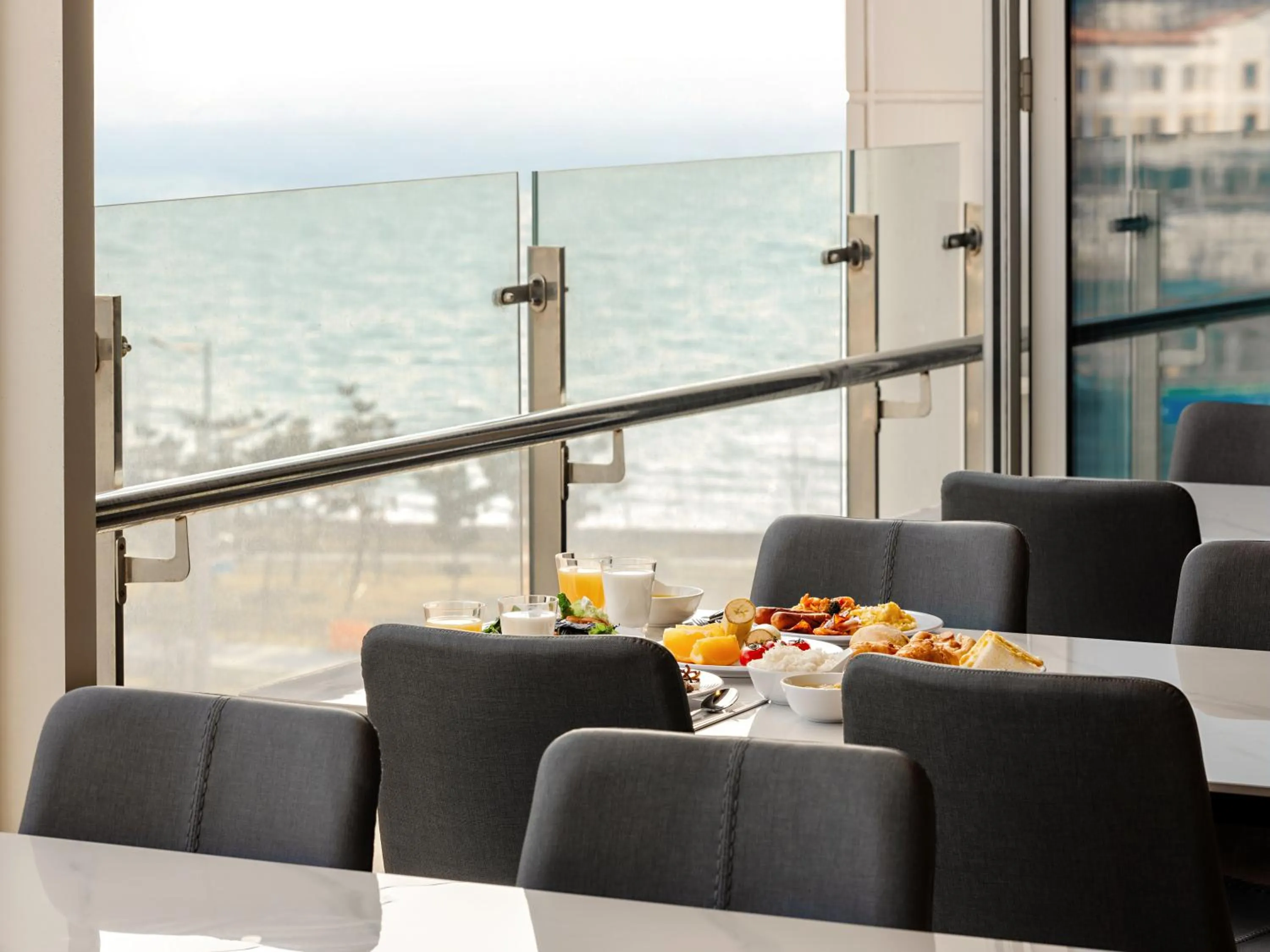 Restaurant/places to eat in Urbanstay Siheung Geobukseom