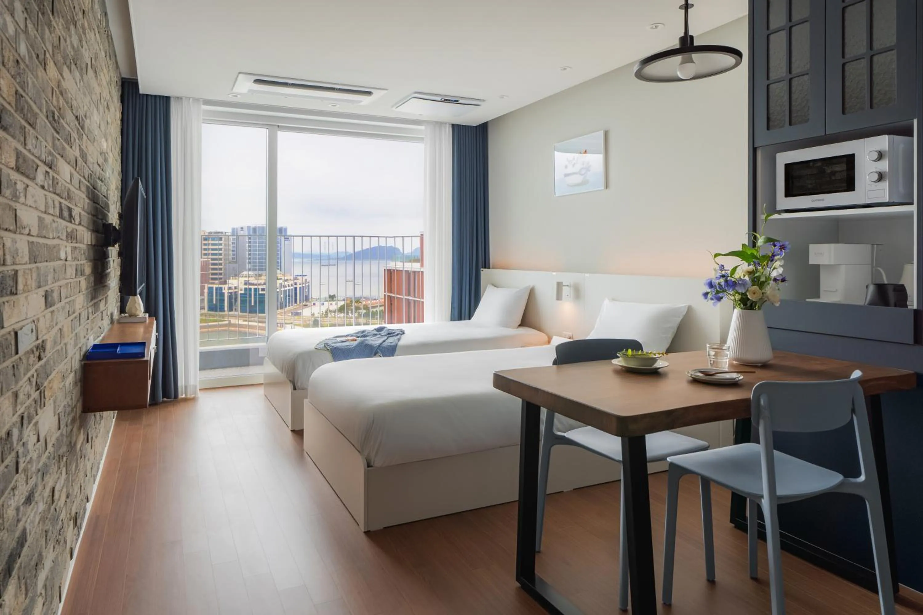 Photo of the whole room, Bed in Urbanstay Siheung Geobukseom