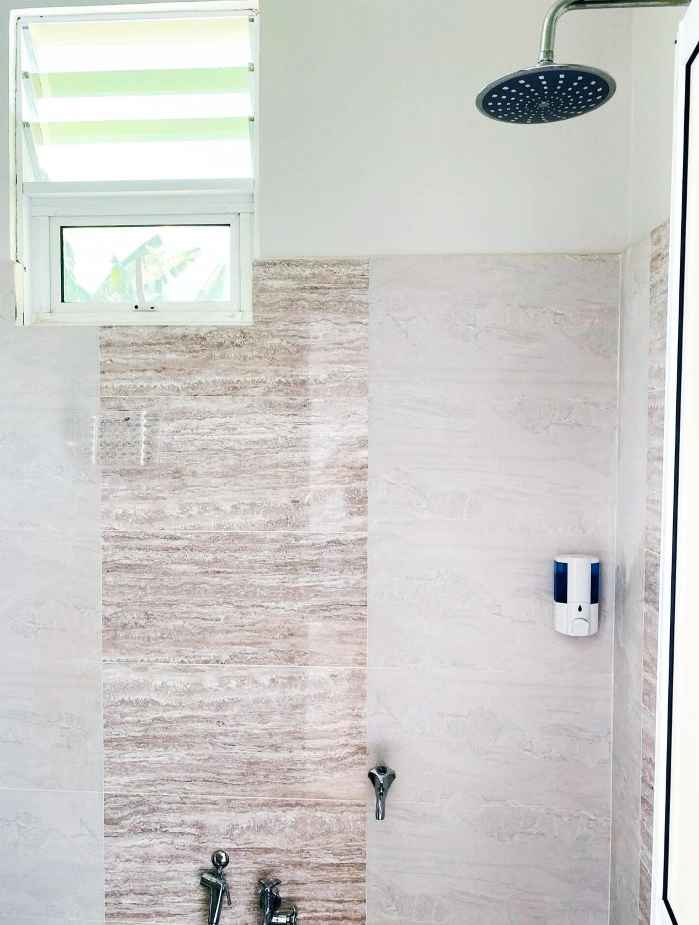 Bathroom in Che Beach House