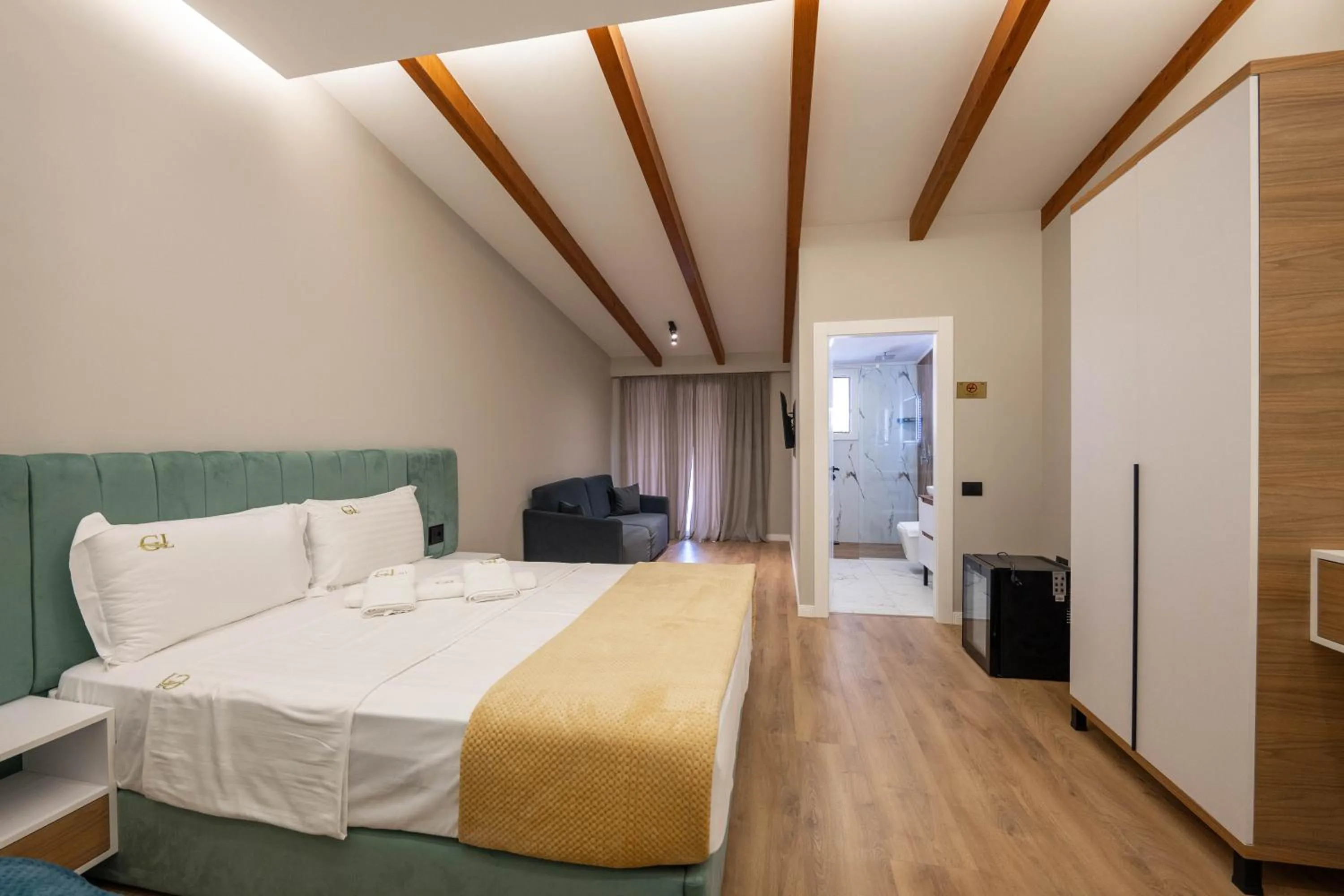 Bed in Golemi Lux Hotel