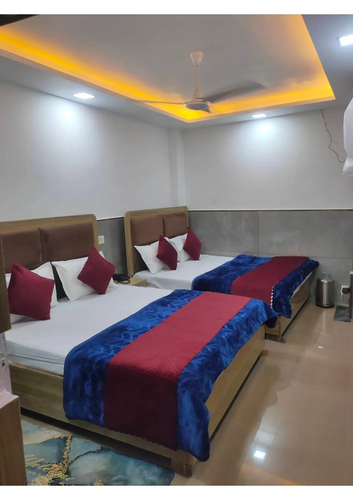 Bed in Hotel Sheeri Inn