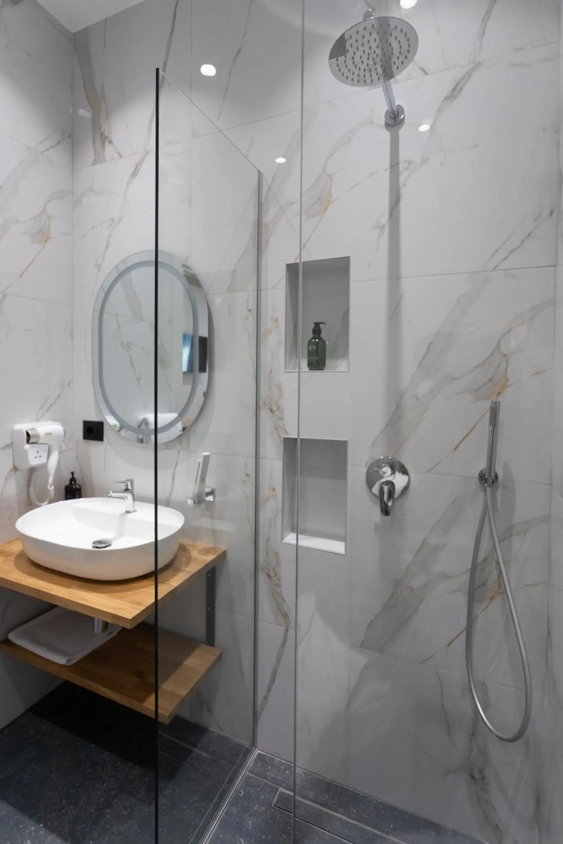 Shower in Nayel Hotel