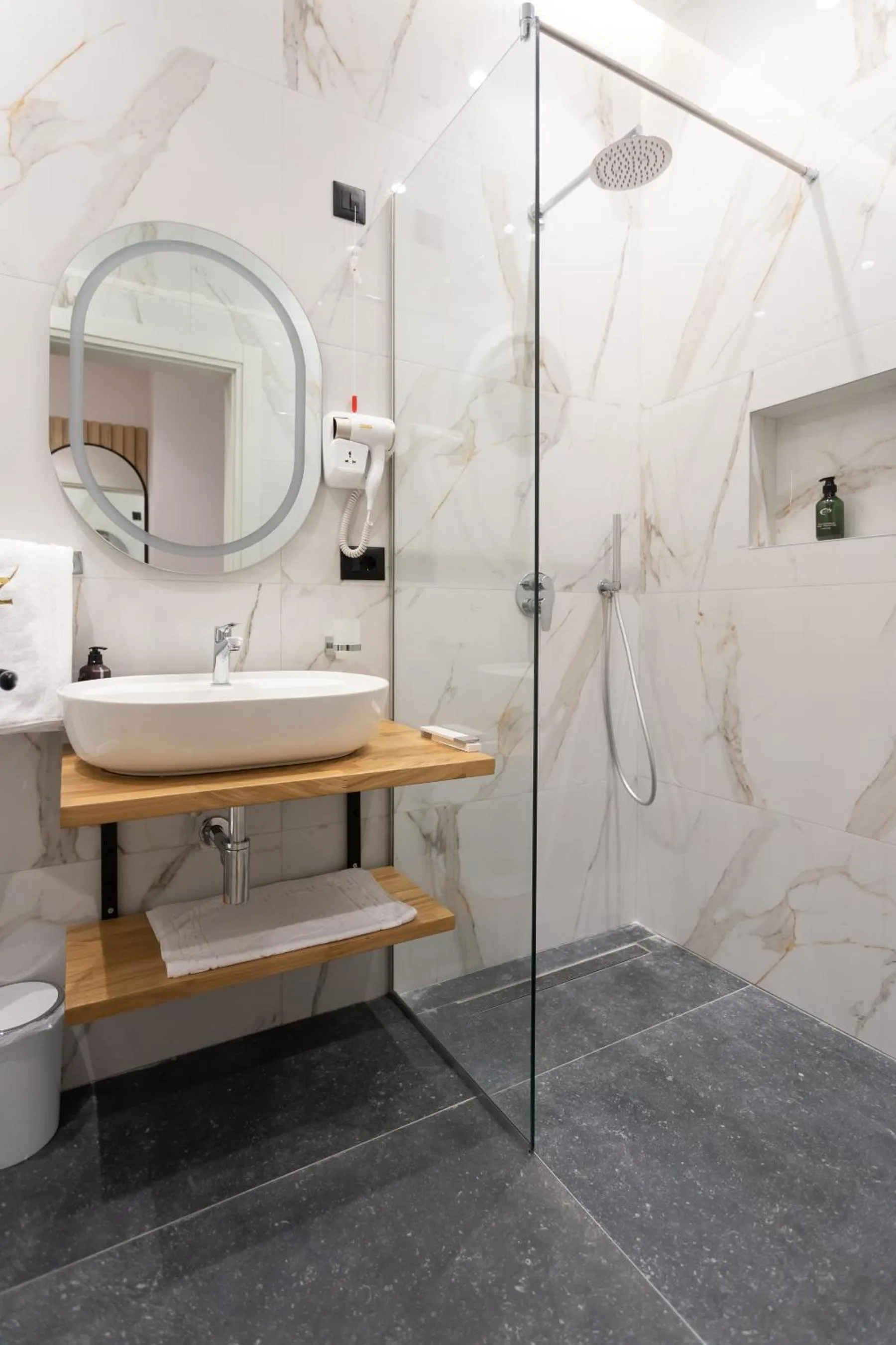 Shower in Nayel Hotel