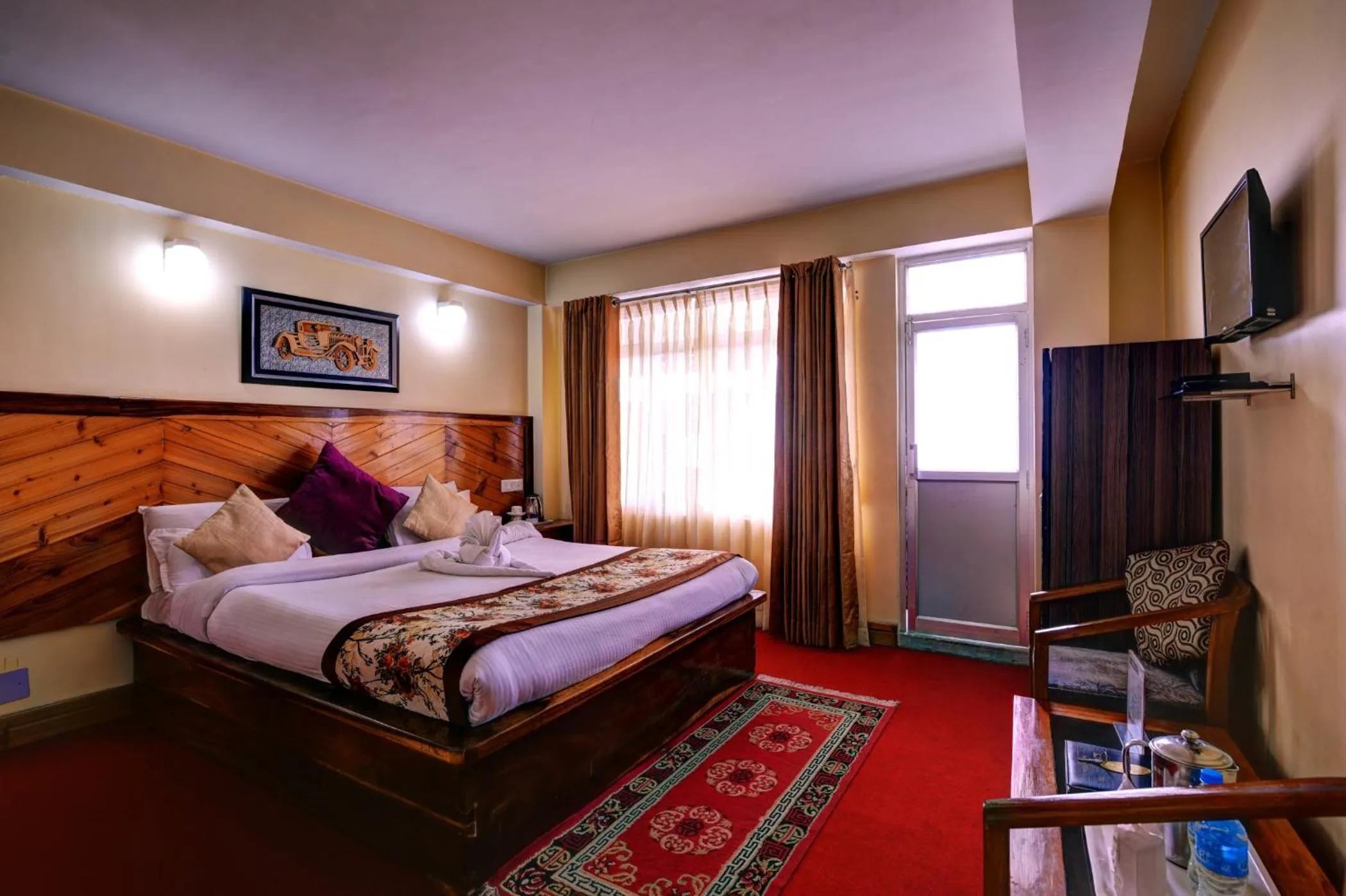 Photo of the whole room in Hotel White Yak