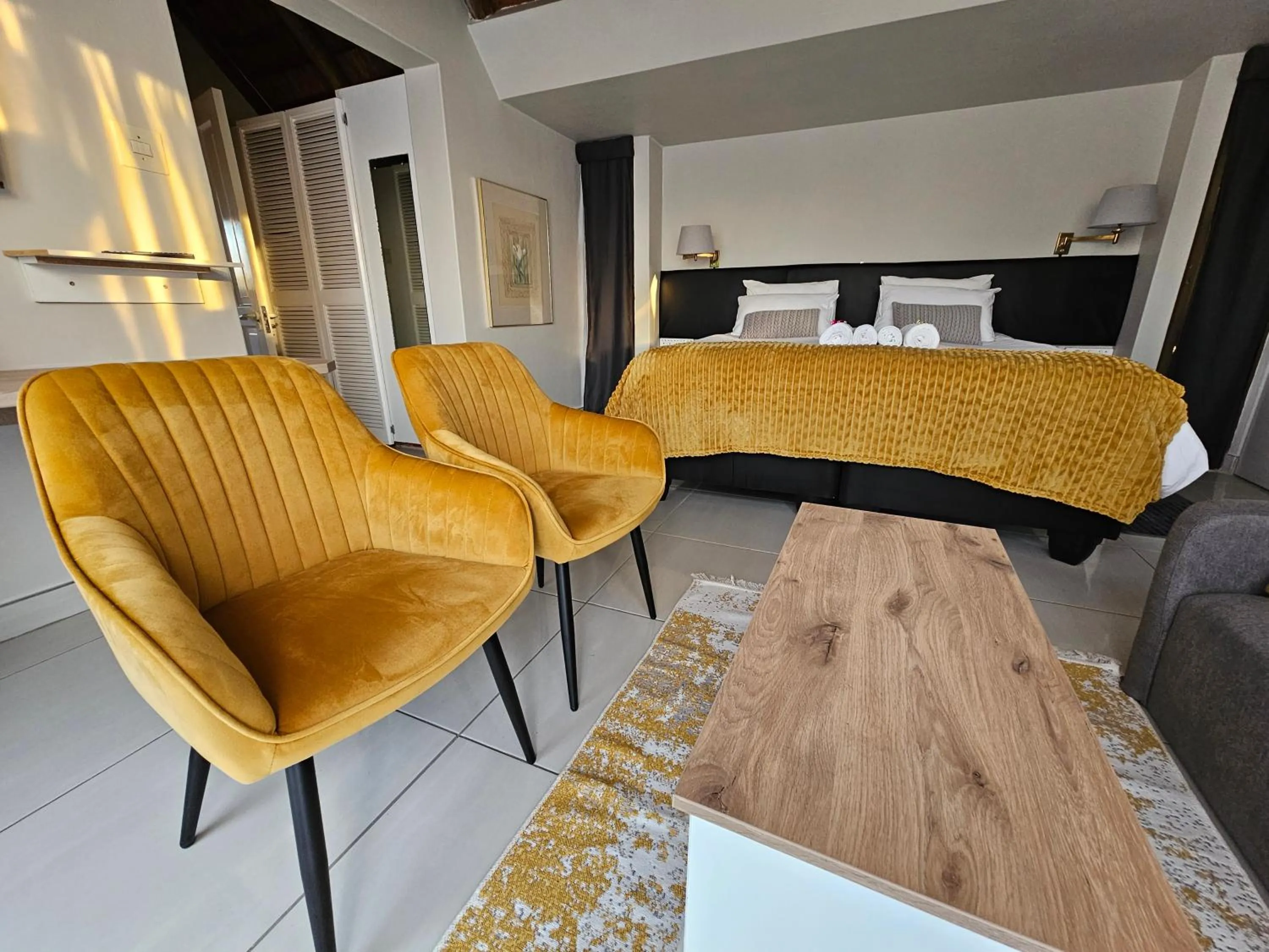 Bed in Bettie's Luxury Lodge