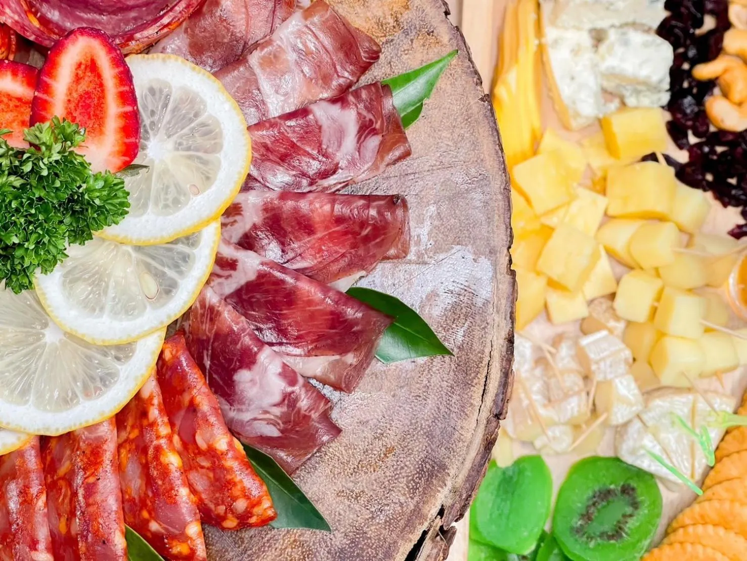 Restaurant/places to eat in Ray Hotel Buriram