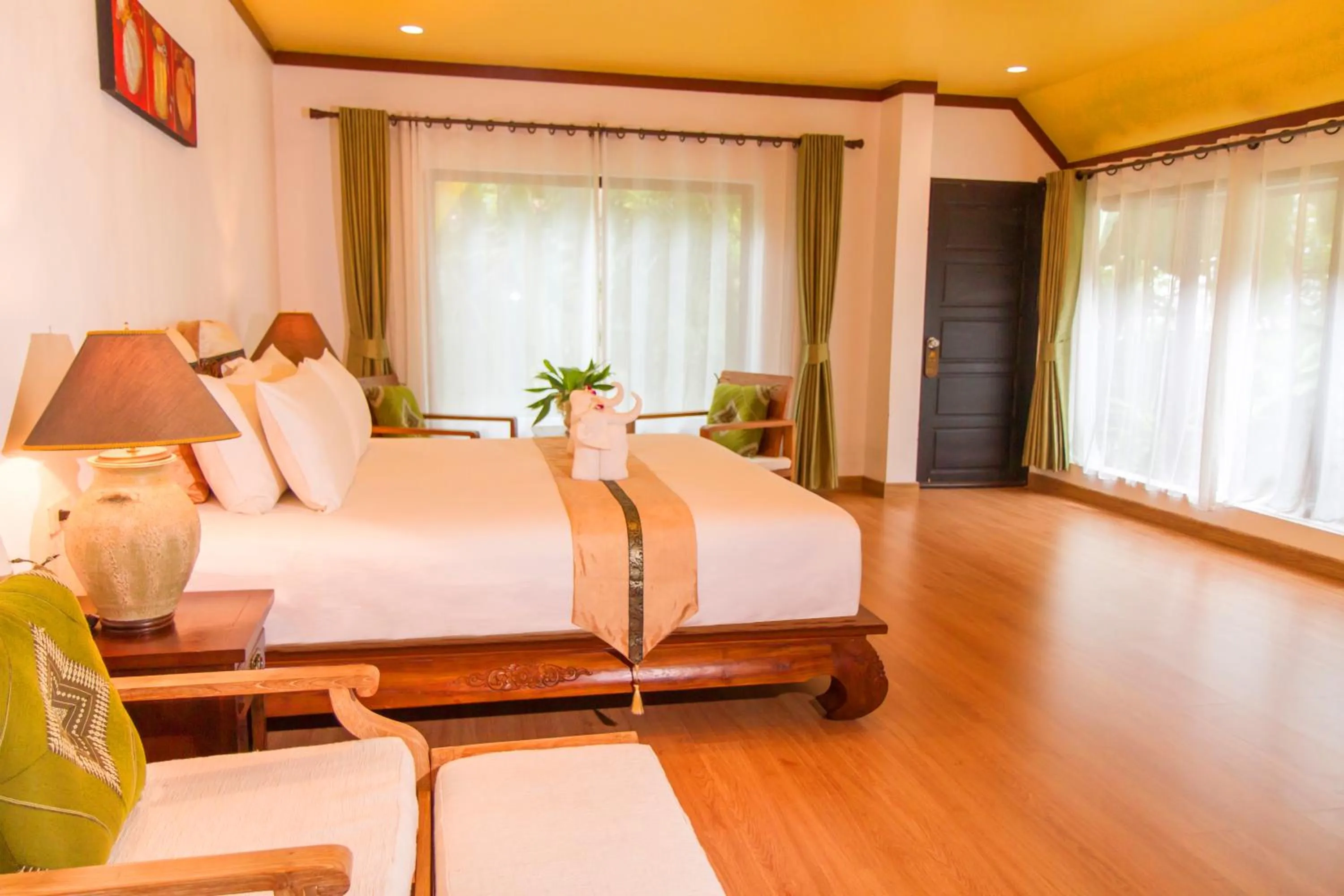 Photo of the whole room, Bed in E-outfitting Boutique Chiang Mai