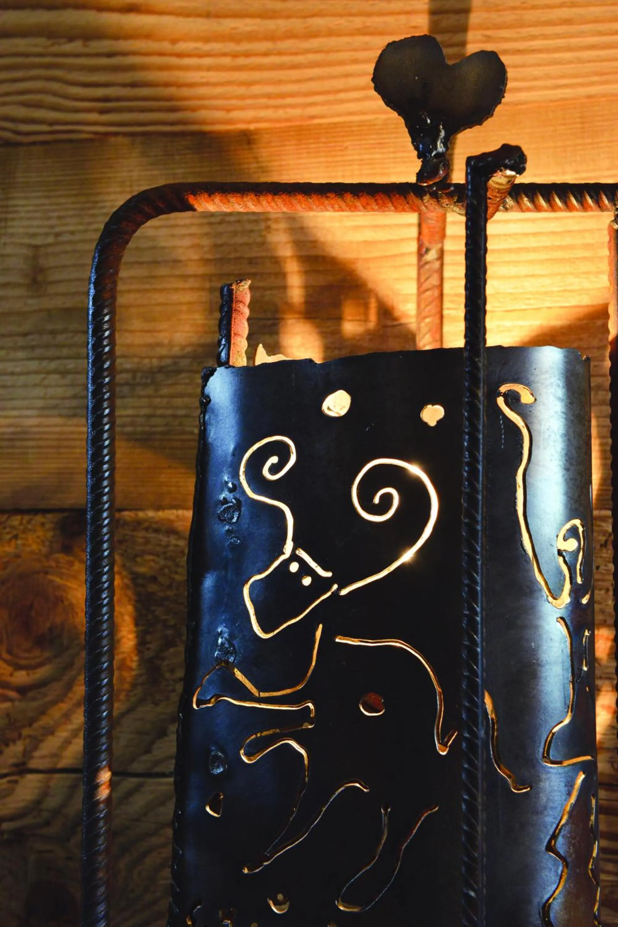 Decorative detail in La Maison de Dolphe Chalet de Charme & Art gallery