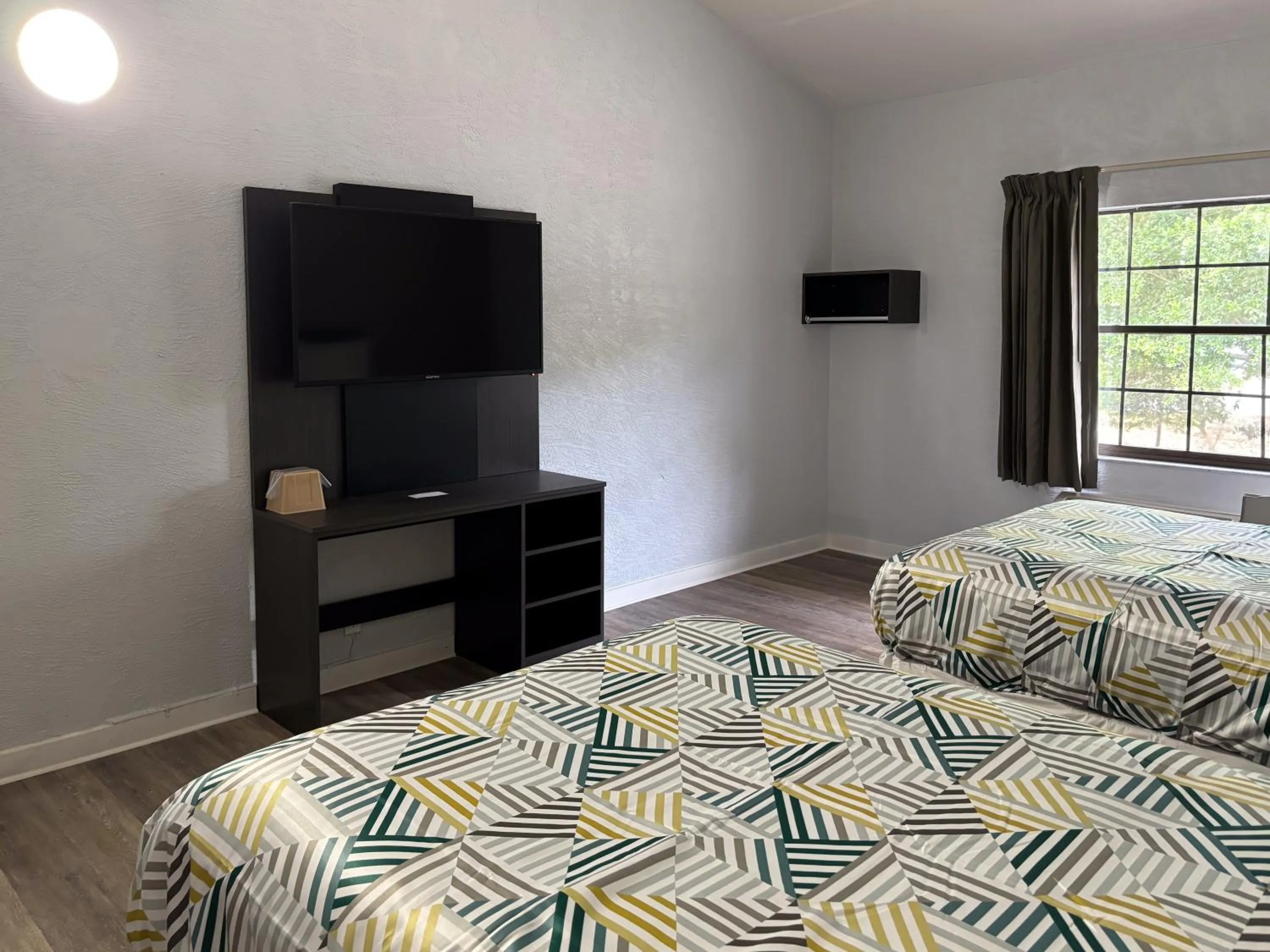 Bedroom, Bed in Studio 6 Tallahassee, FL North Monroe