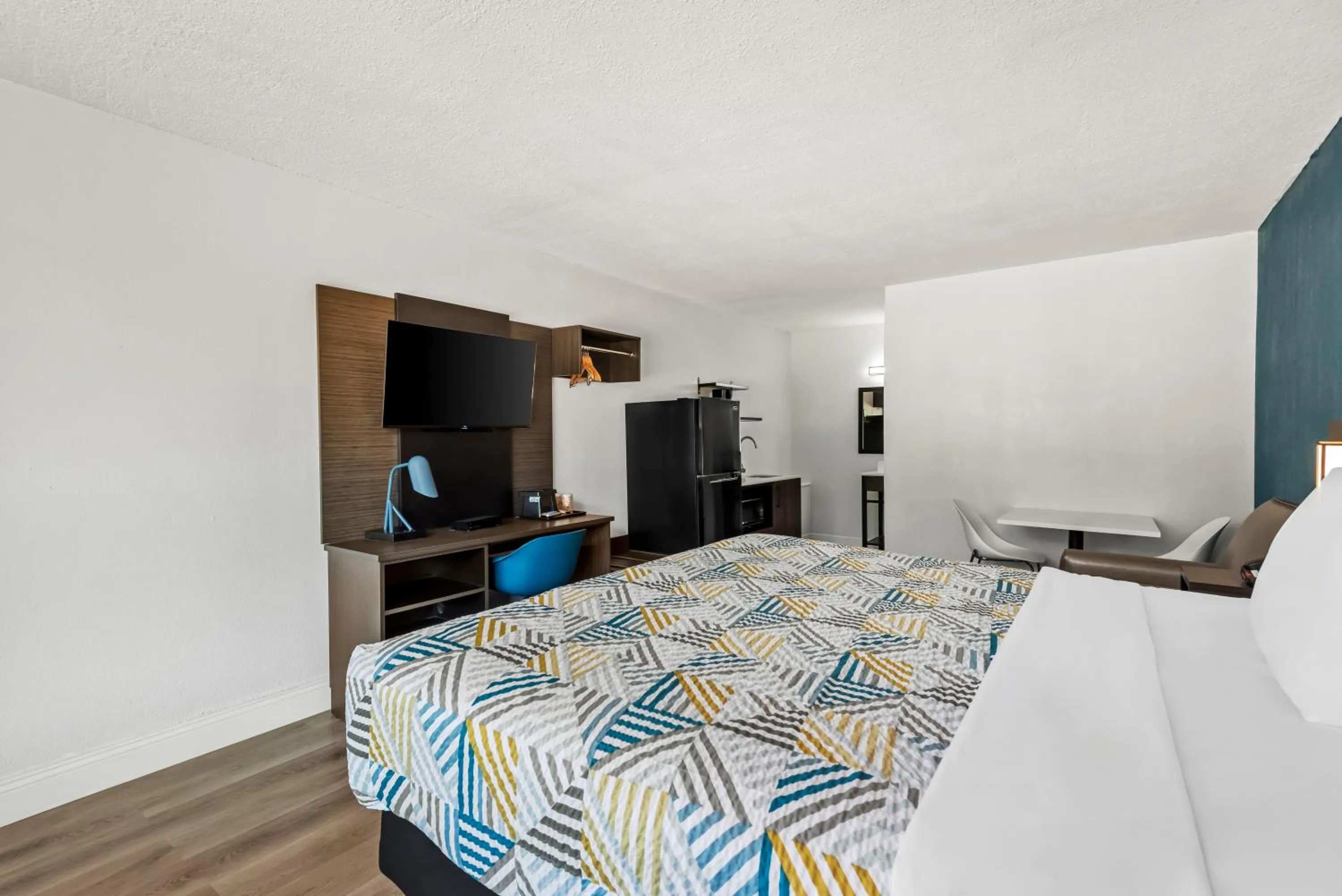 Bed in Studio 6 Hammond, LA I12 I55