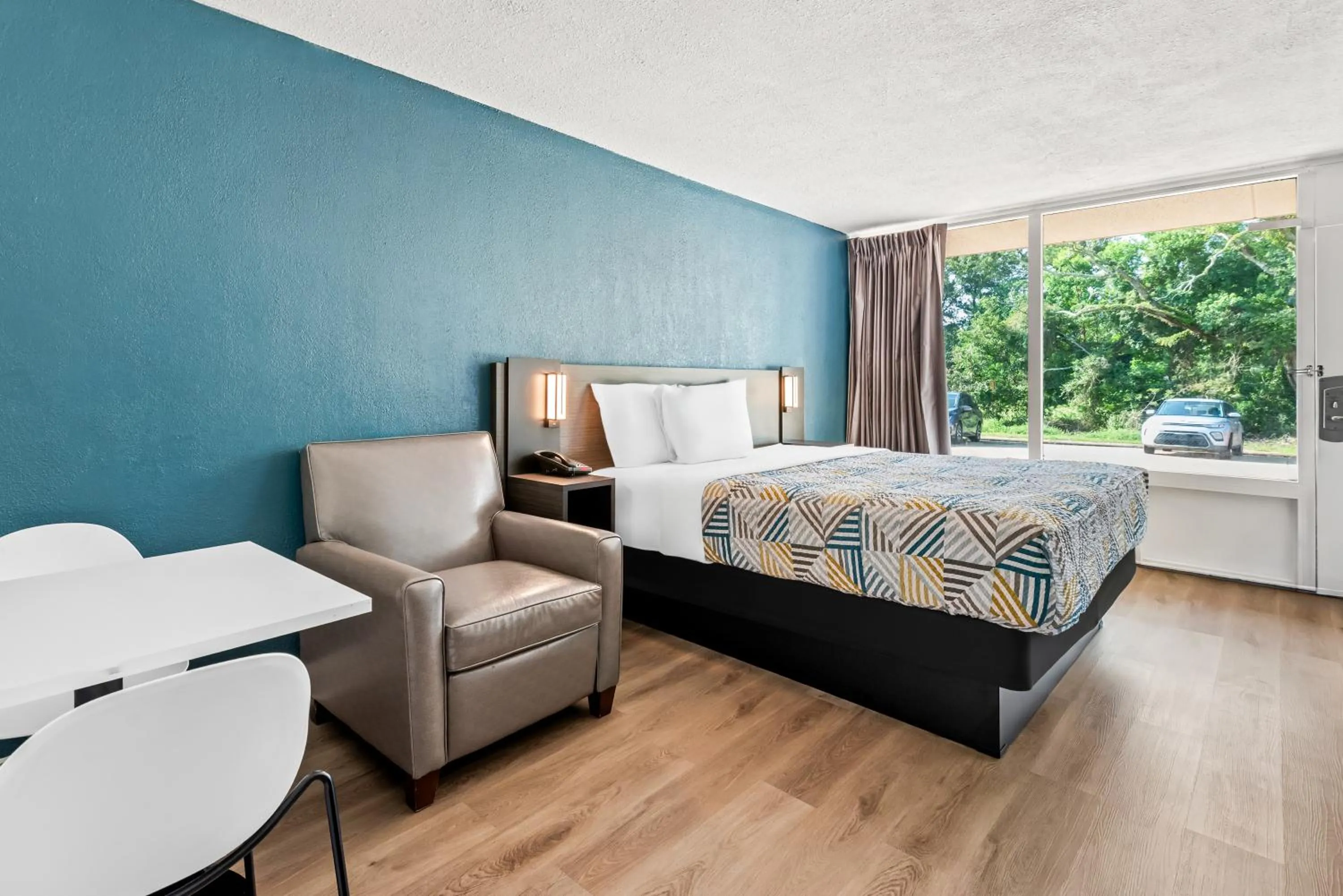 Bed in Studio 6 Hammond, LA I12 I55