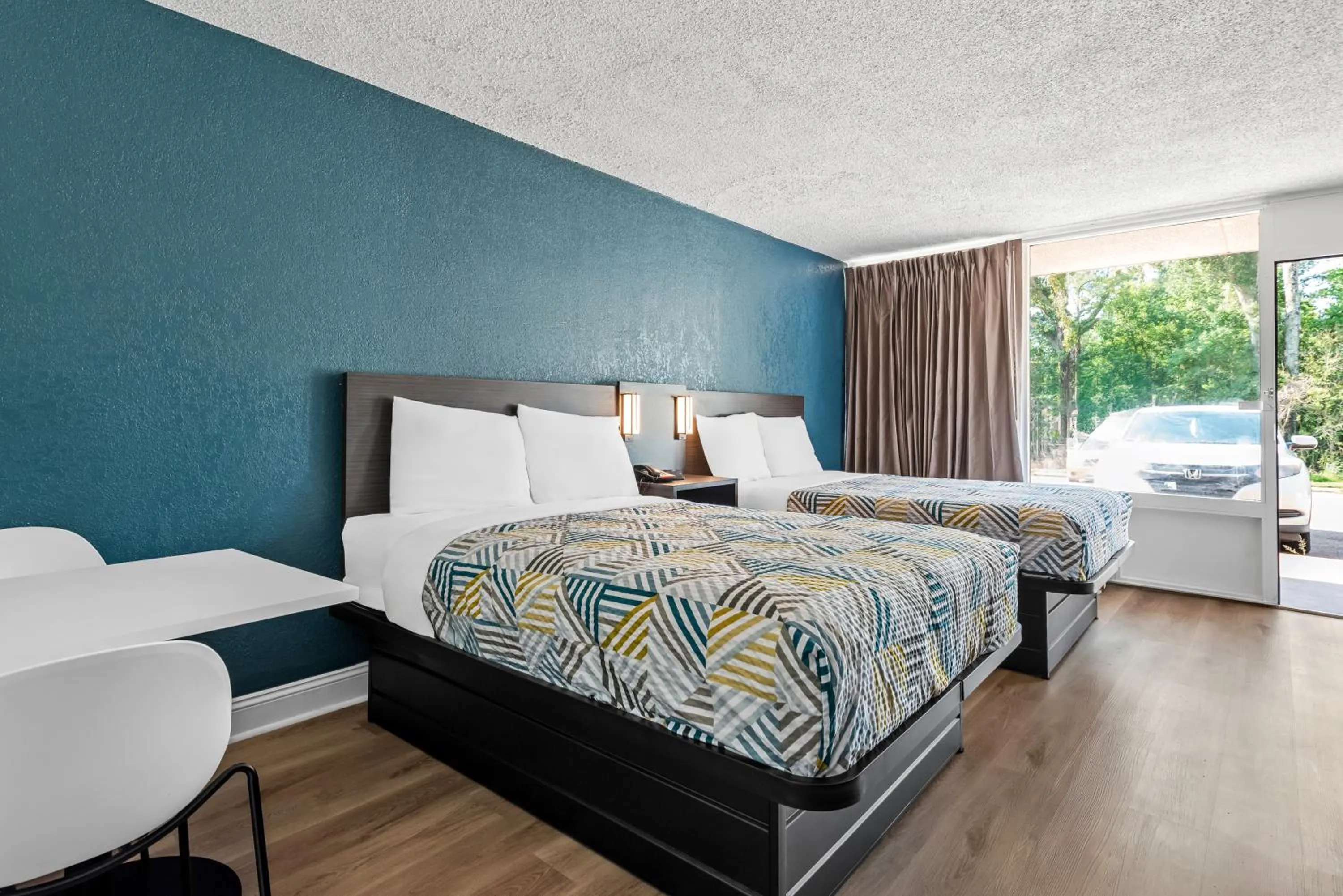 Bed in Studio 6 Hammond, LA I12 I55