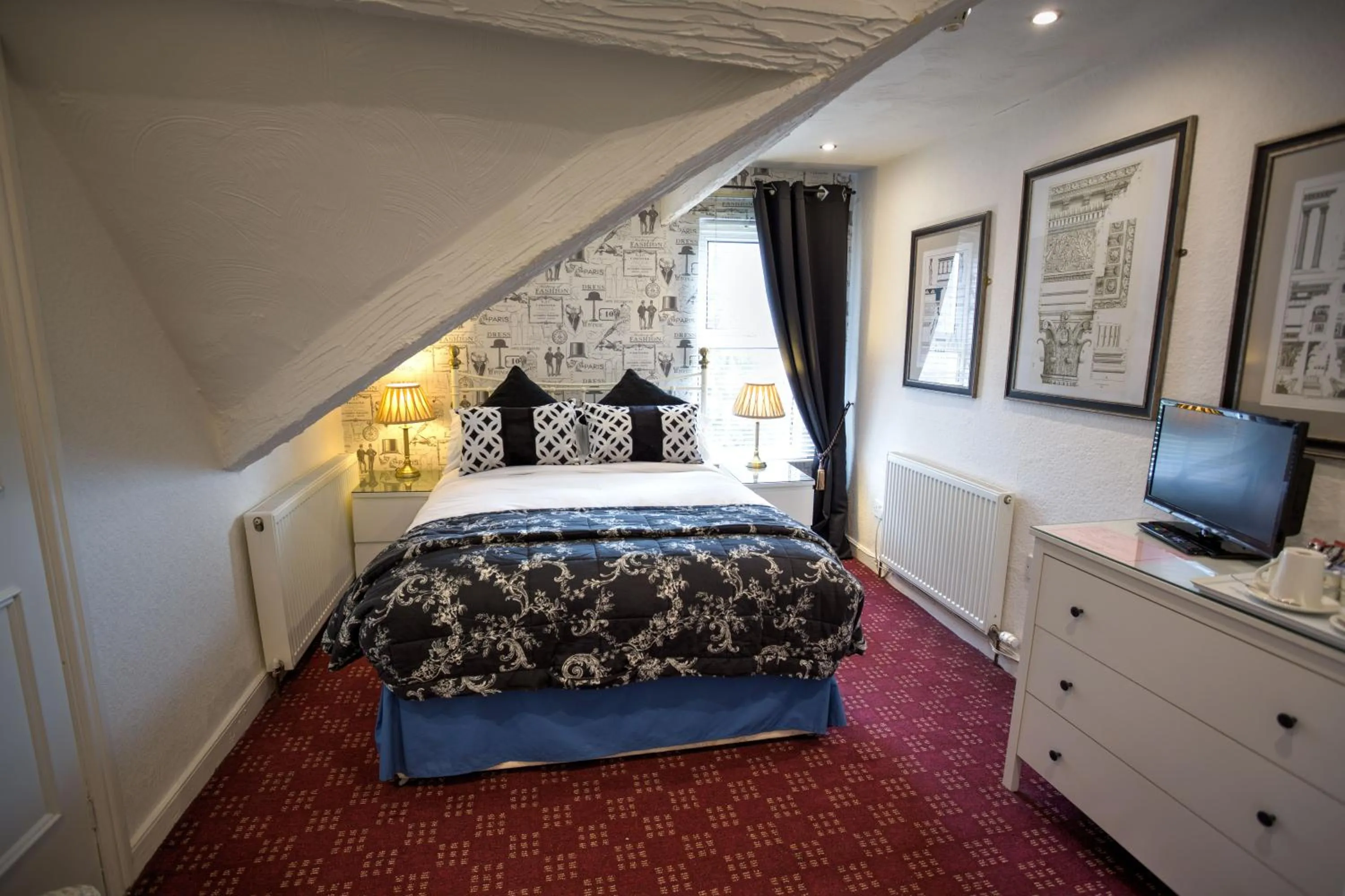 Photo of the whole room, Bed in The Ascott