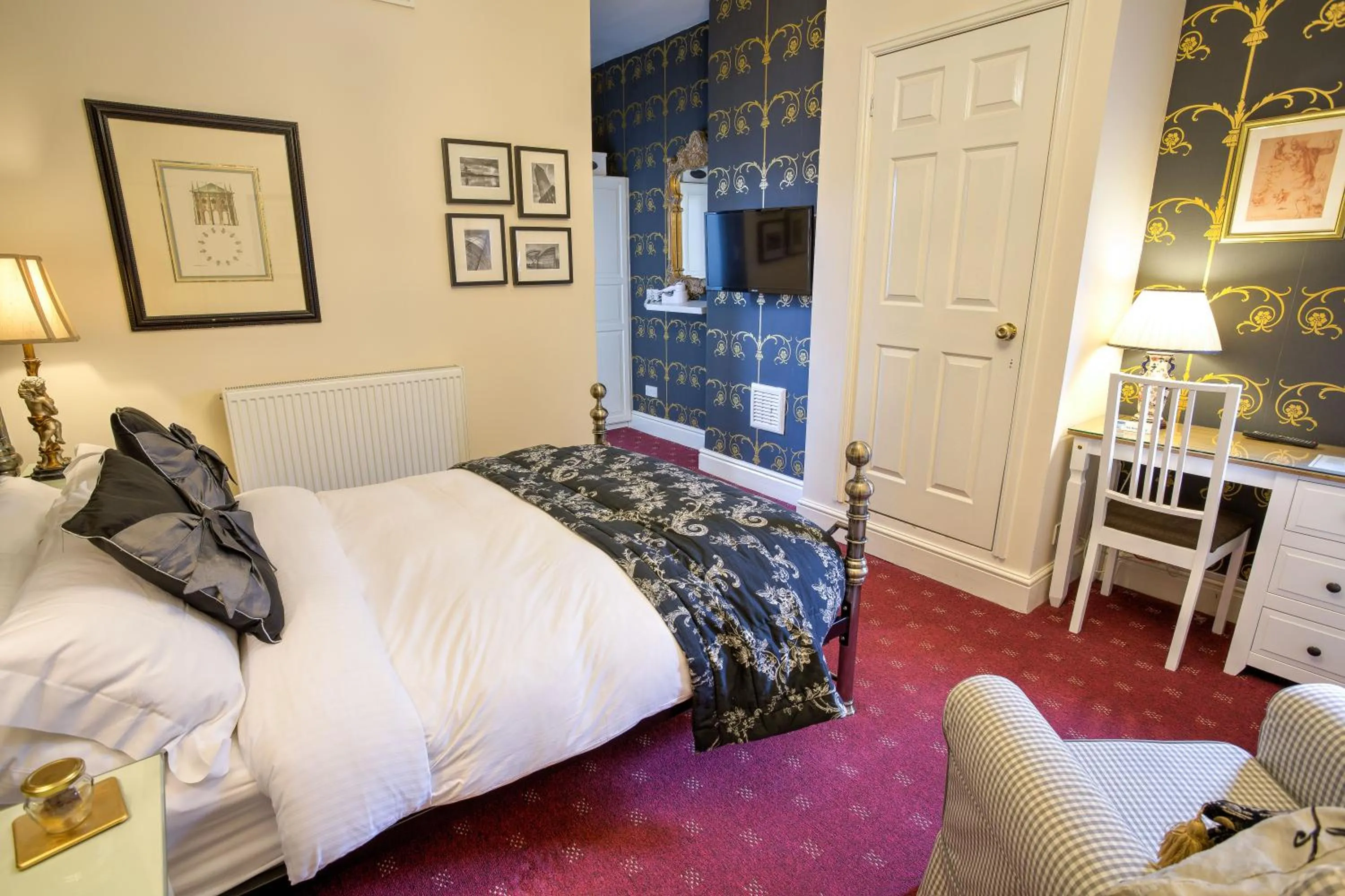 Photo of the whole room, Bed in The Ascott