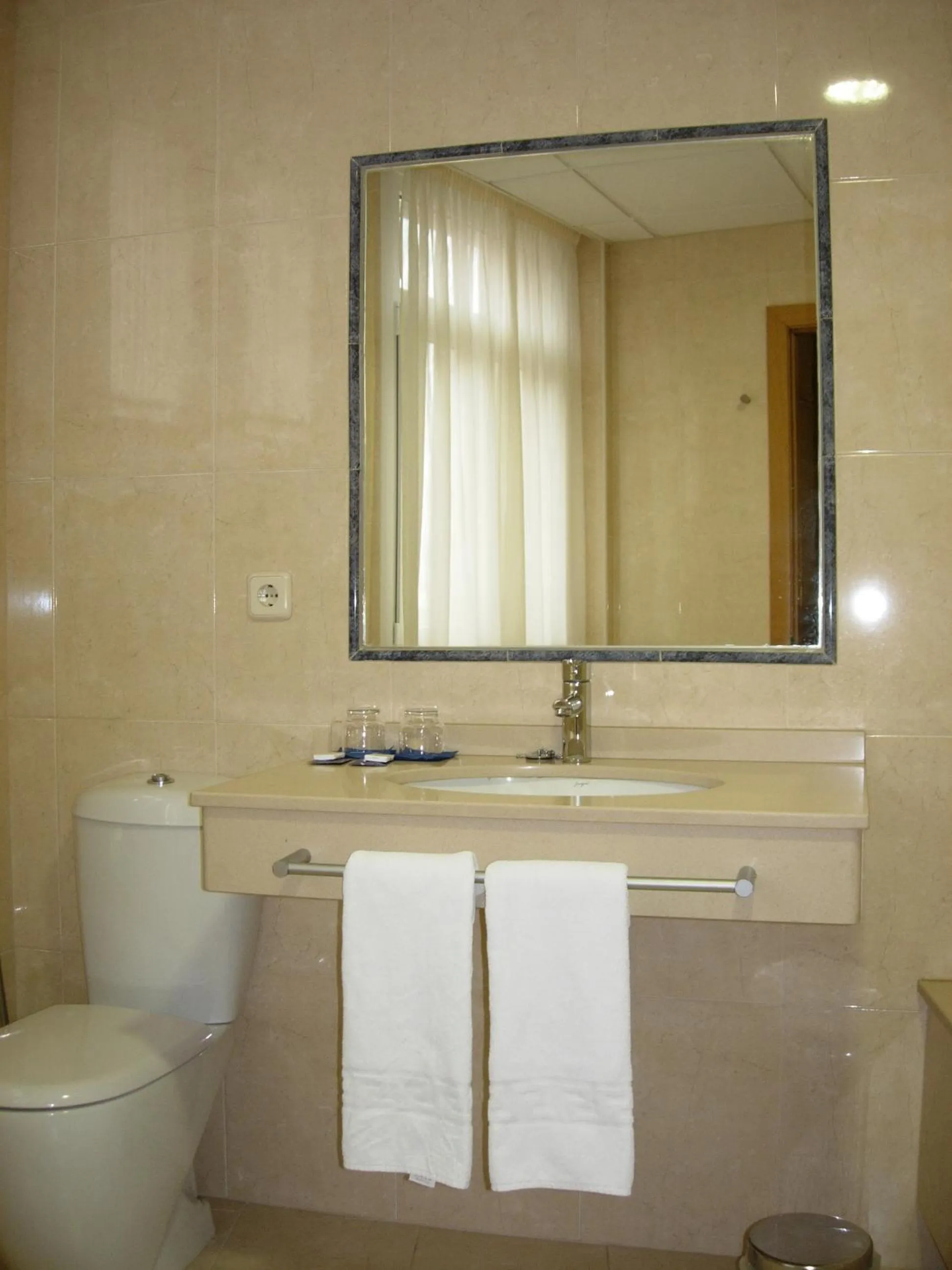 Bathroom in Hotel Arteixo