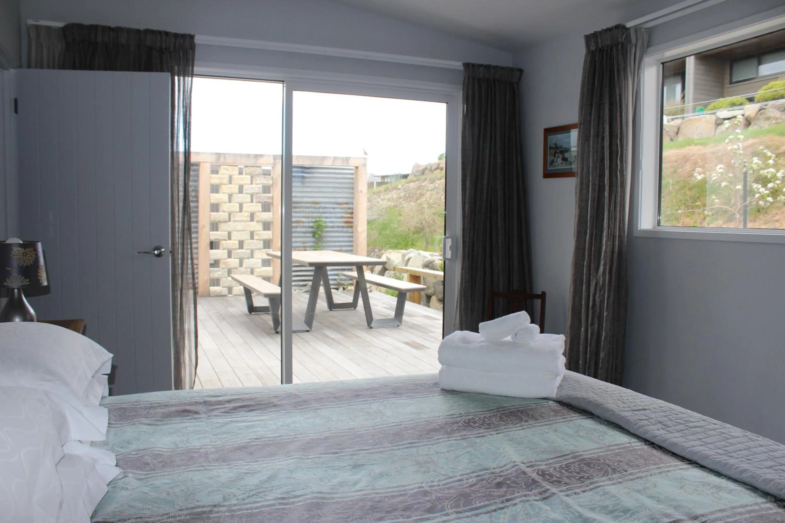 Balcony/Terrace, Bed in The Mackenzie Apartments