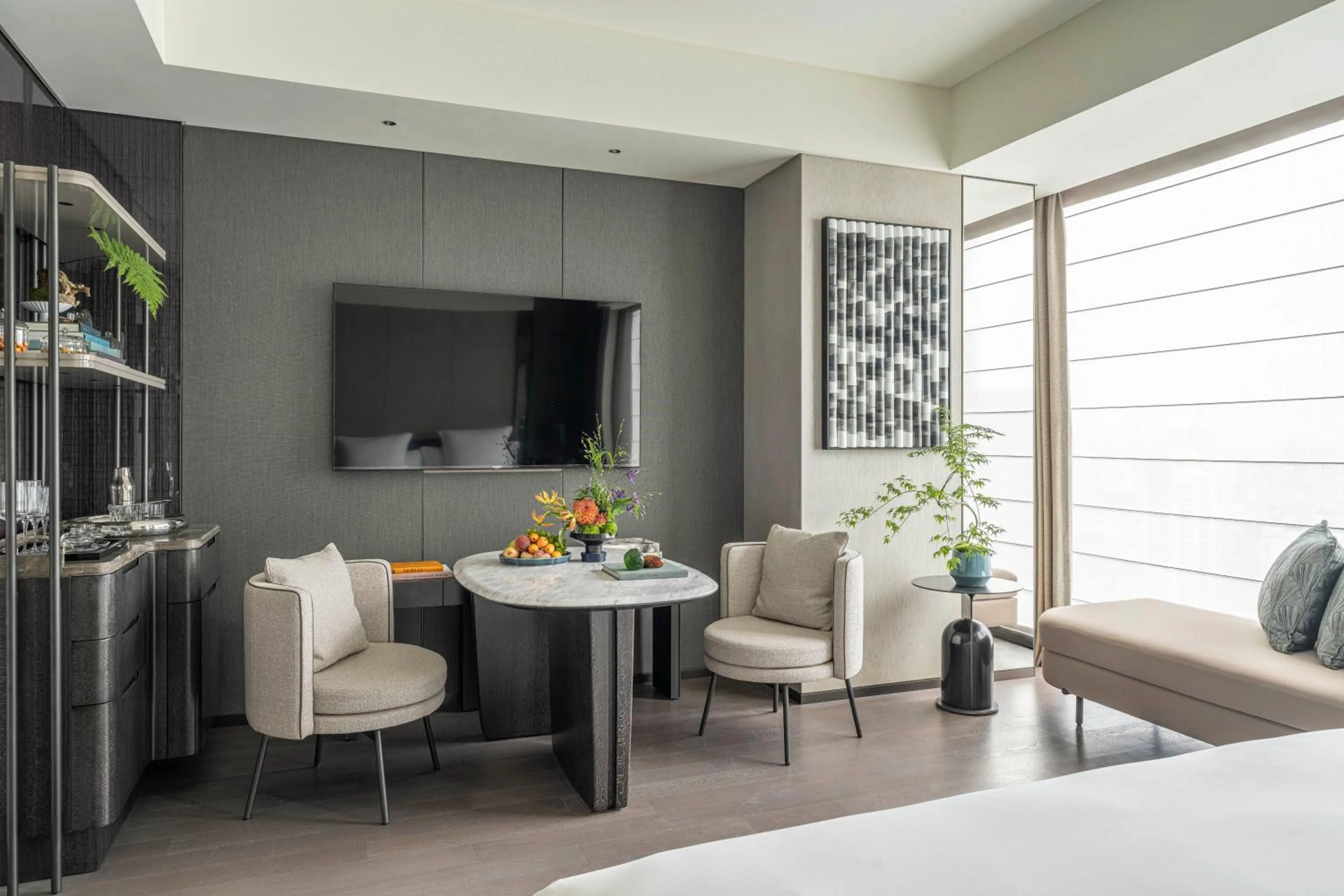 Seating area, Bed in Four Seasons Hotel Hangzhou at Hangzhou Centre