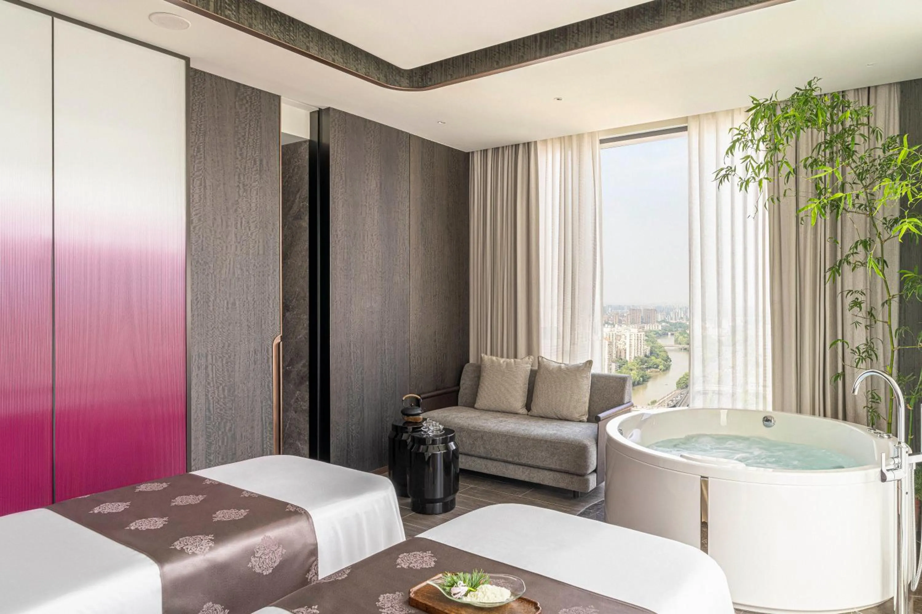 Spa and wellness centre/facilities, Bed in Four Seasons Hotel Hangzhou at Hangzhou Centre
