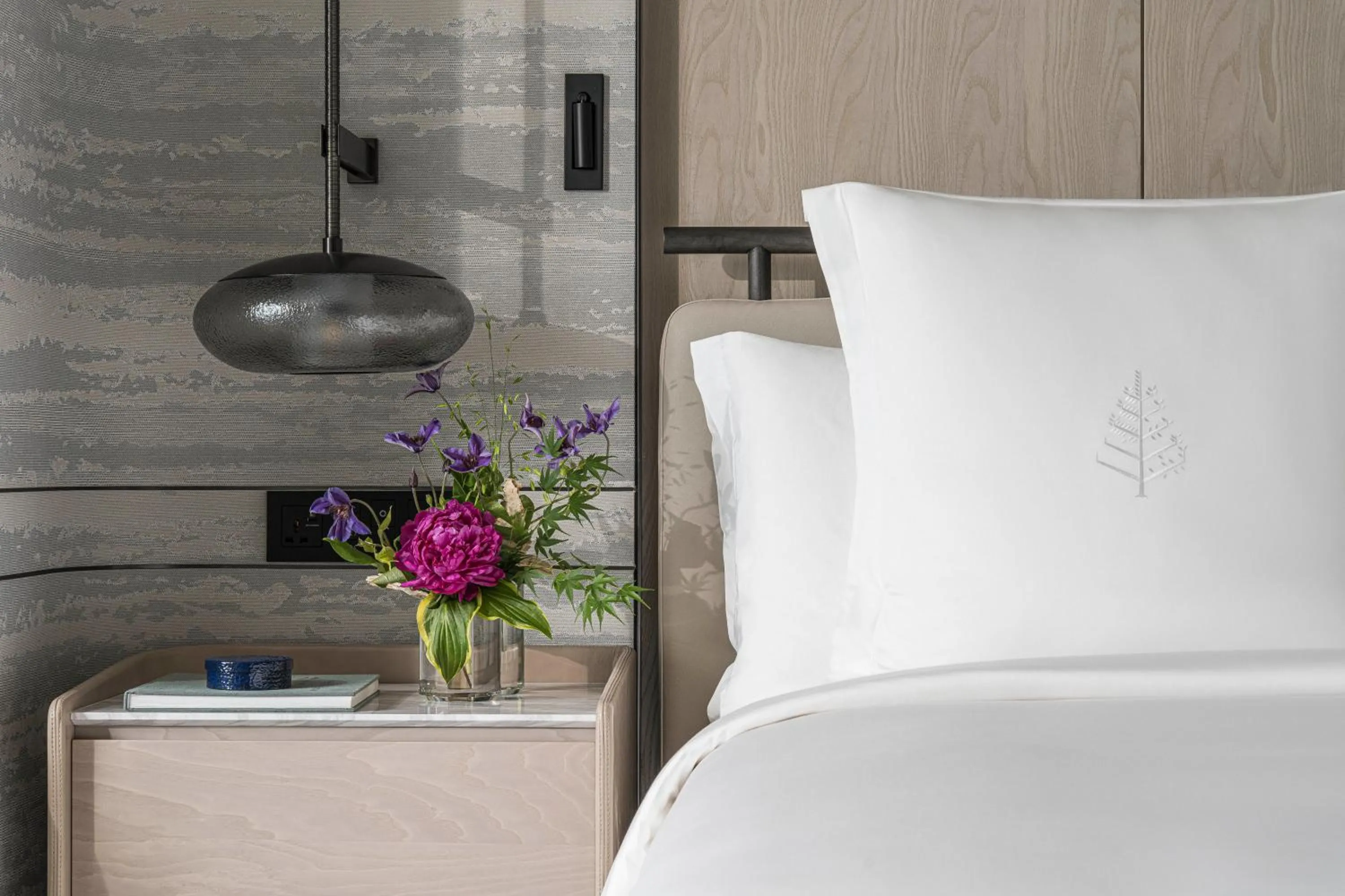 Bedroom, Bed in Four Seasons Hotel Hangzhou at Hangzhou Centre