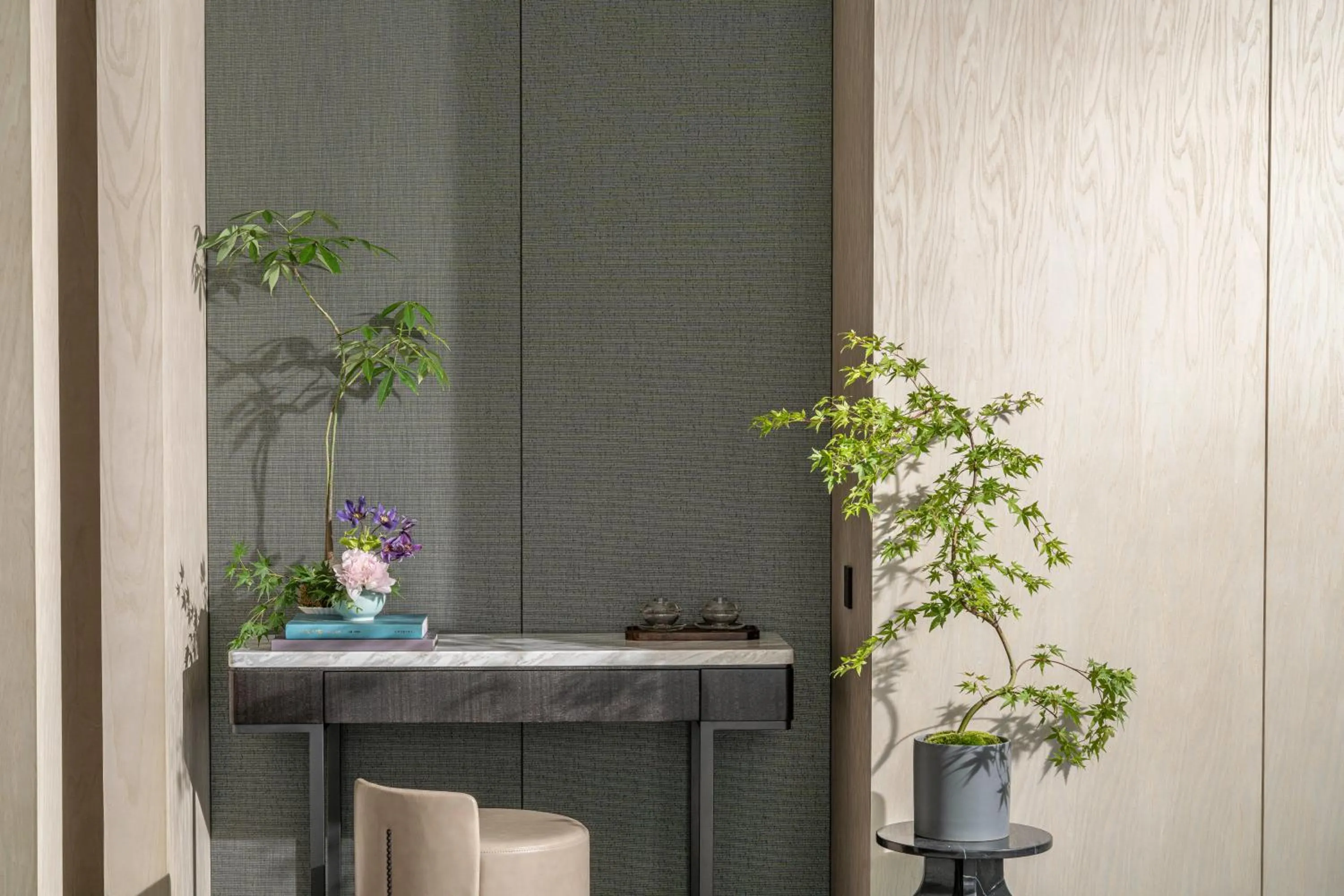 Living room in Four Seasons Hotel Hangzhou at Hangzhou Centre