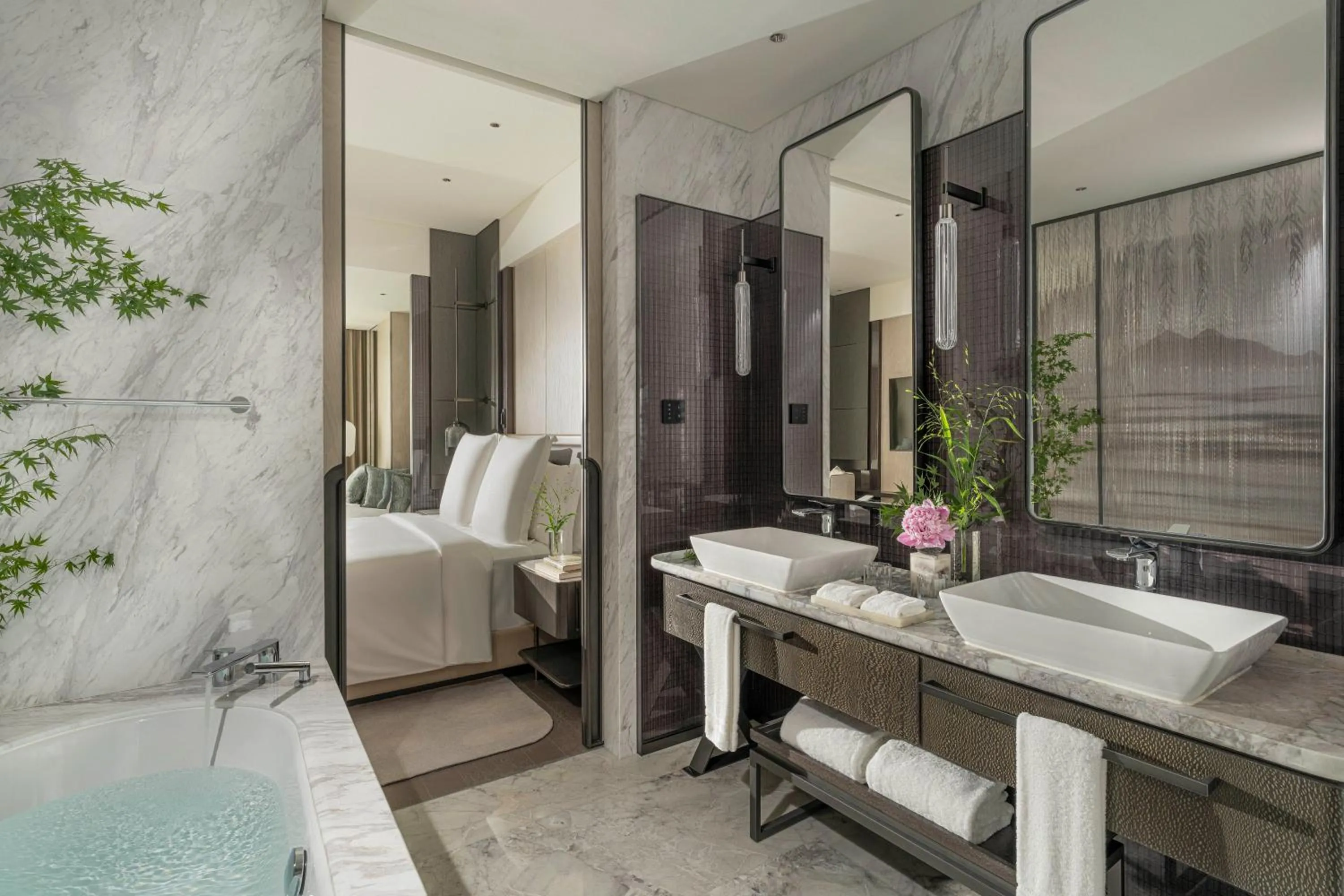 Bathroom, Bed in Four Seasons Hotel Hangzhou at Hangzhou Centre