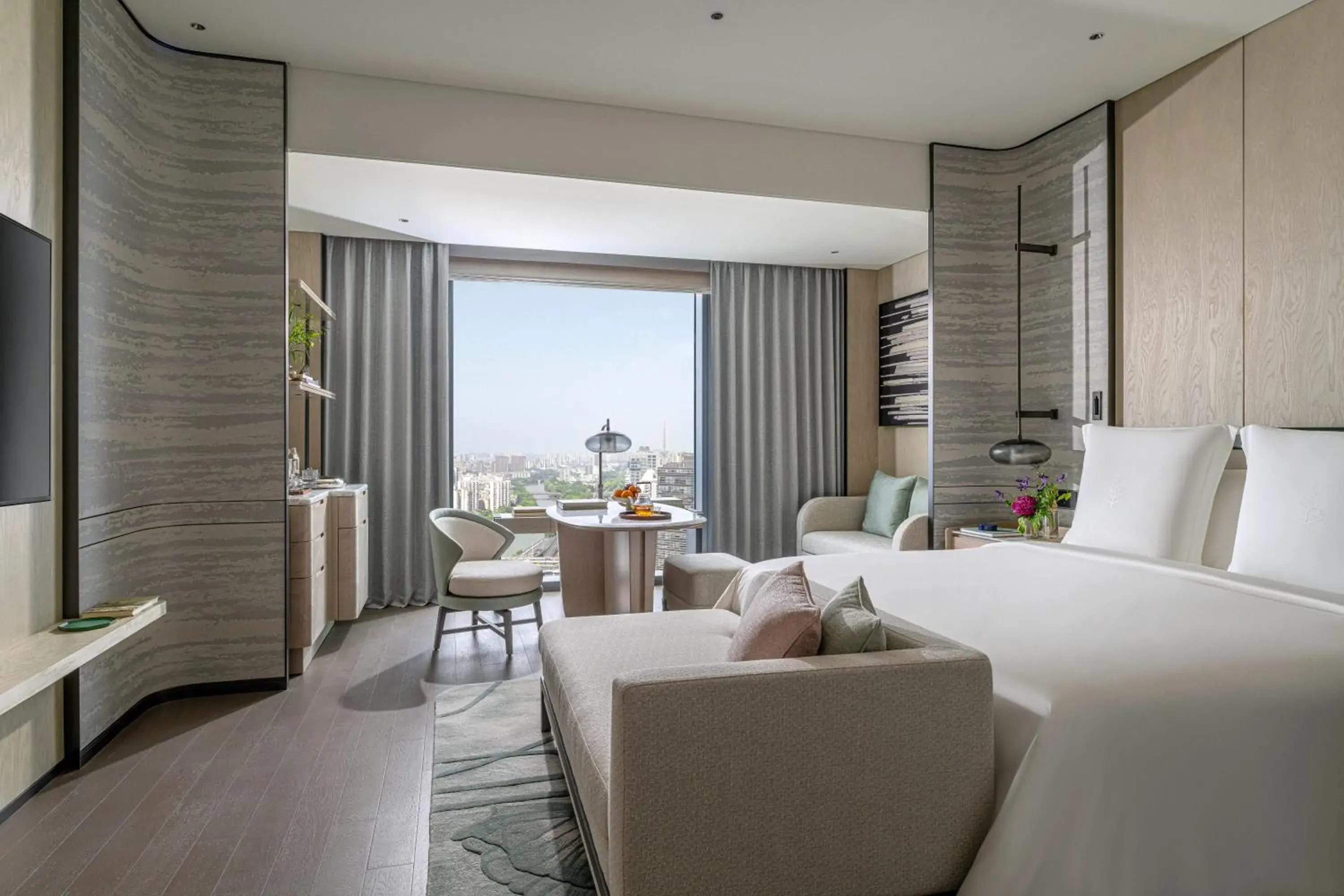 Deluxe King Room with Grand Canal View in Four Seasons Hotel Hangzhou at Hangzhou Centre Deluxe King Room with Grand Canal View in Four Seasons Hotel Hangzhou at Hangzhou Centre